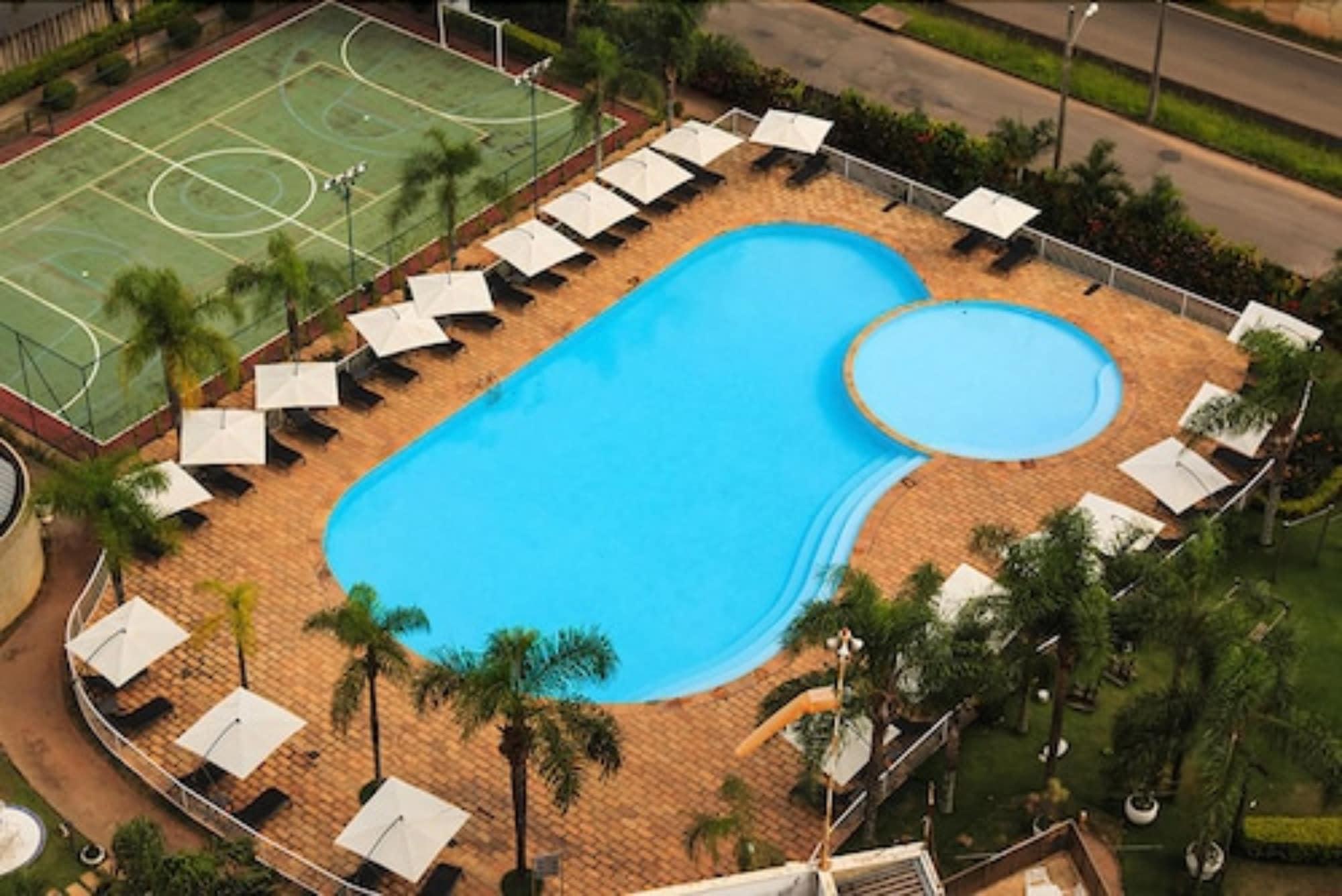 Vista Exterior Marques Plaza Hotel