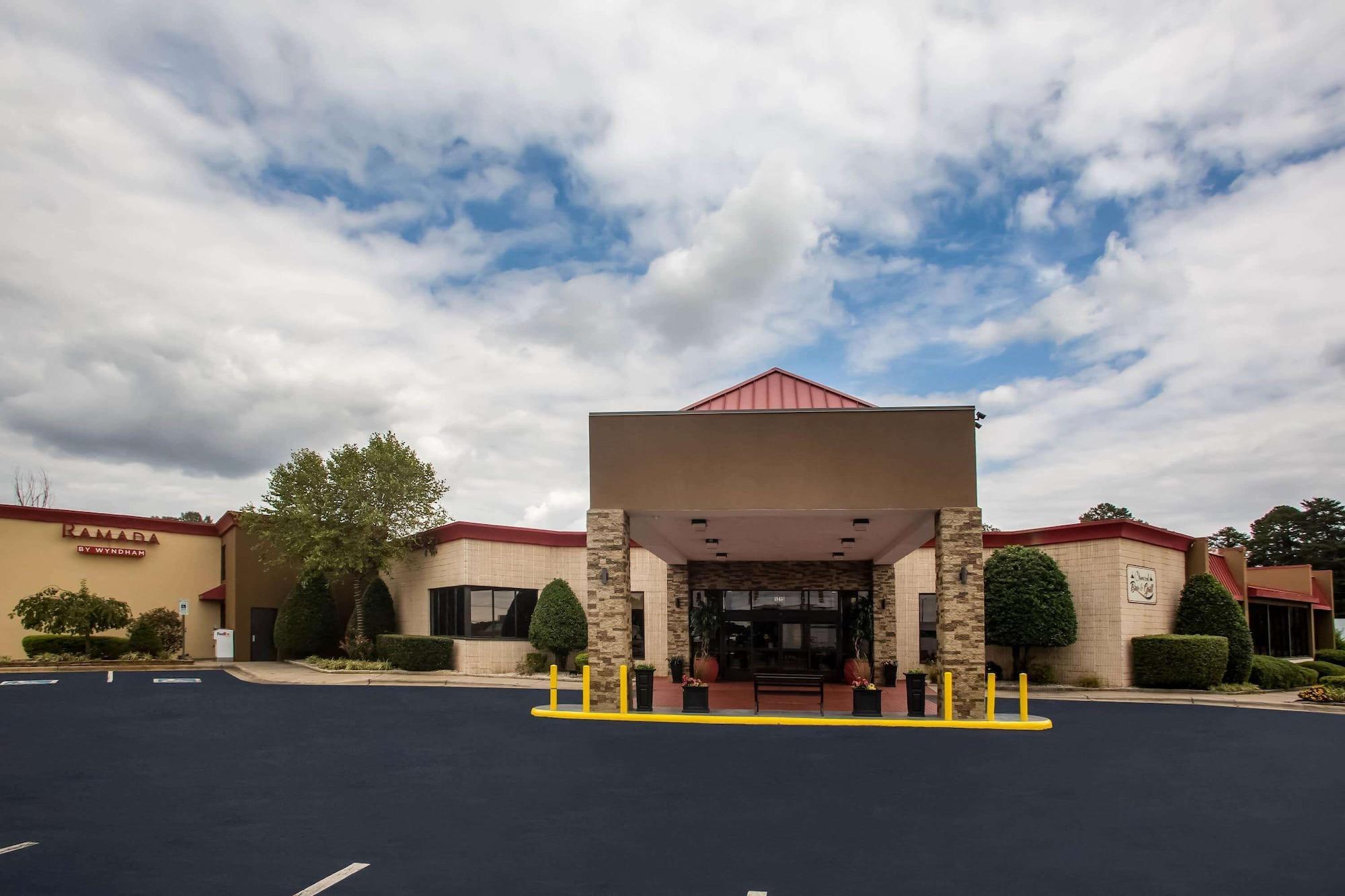 Vista Exterior Ramada by Wyndham Statesville