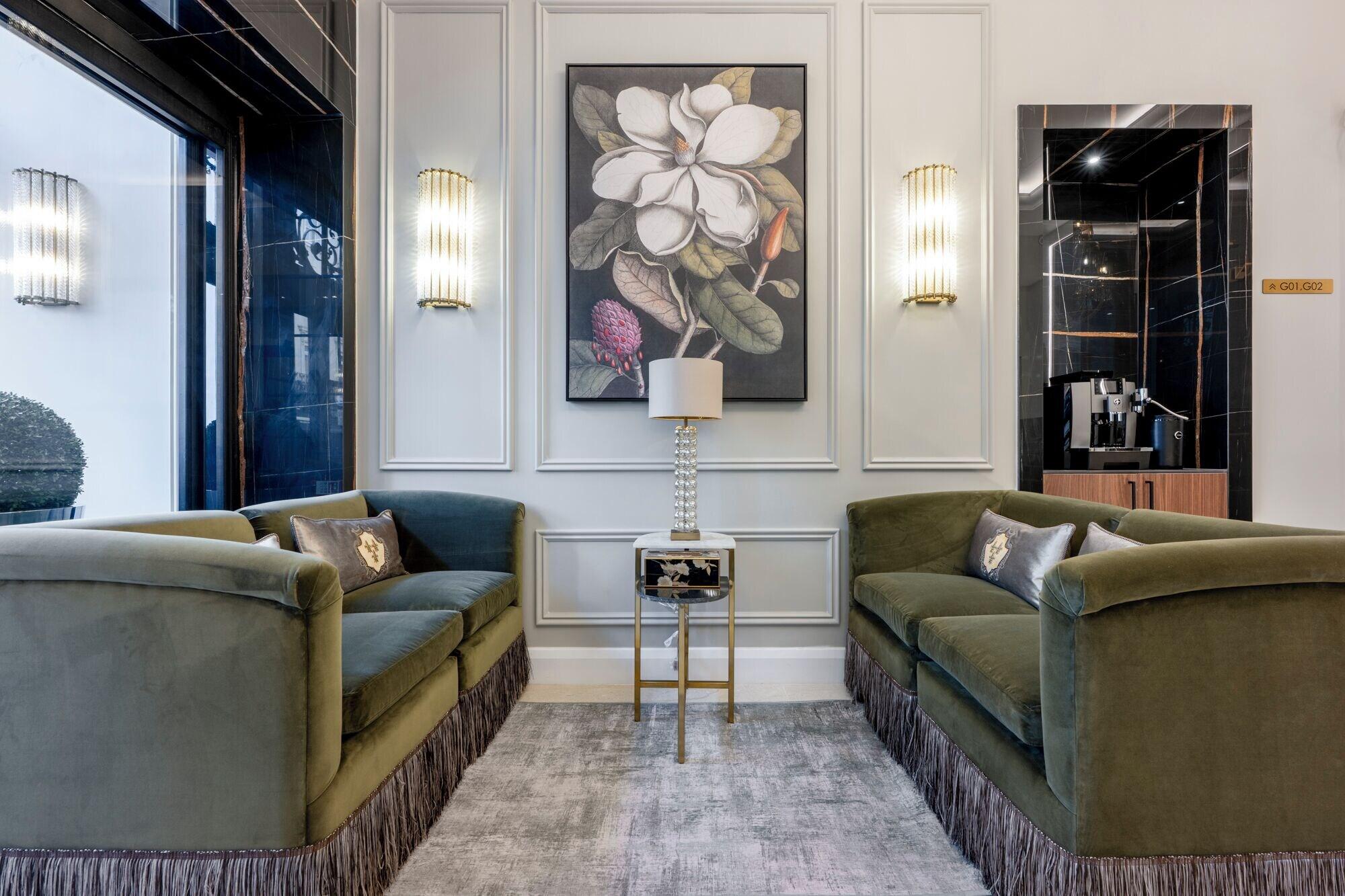 Varios Grand Concerto Hotel