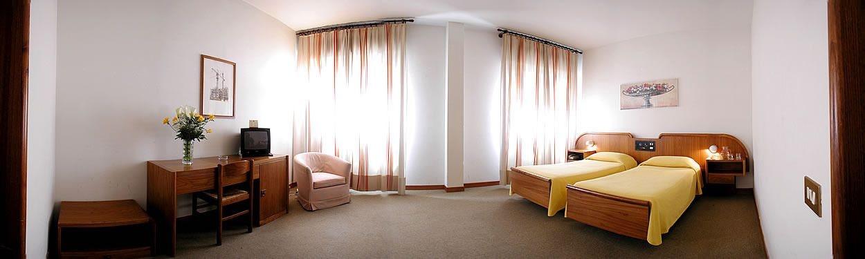 Varios Hotel Moderno