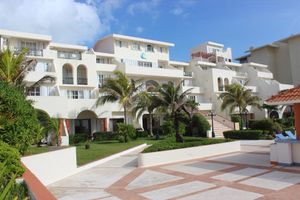 Hoteles en La Playa Cerca de La Isla Shopping Village Todo Incluido