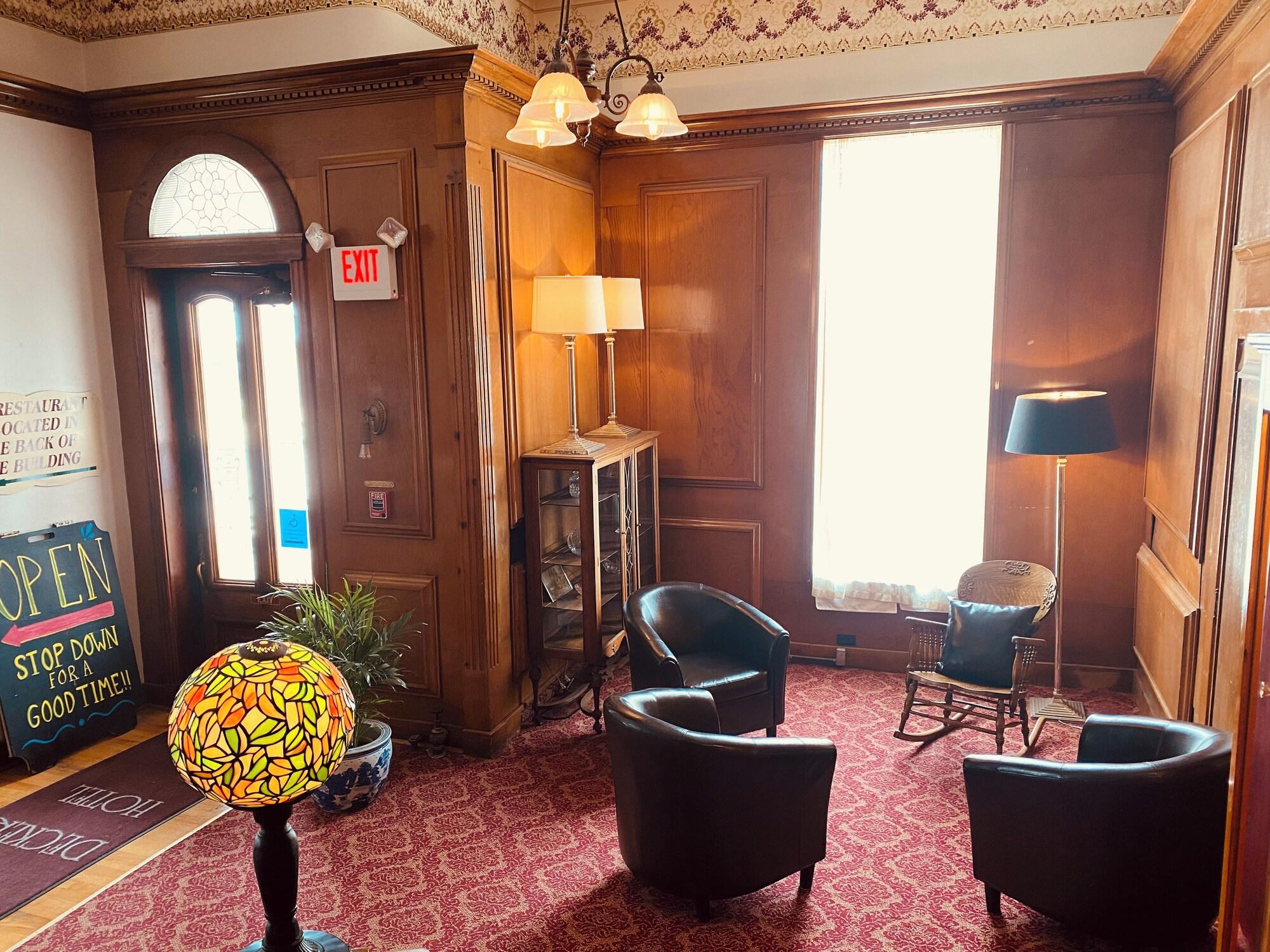 Vista Lobby Decker Hotel & Bar