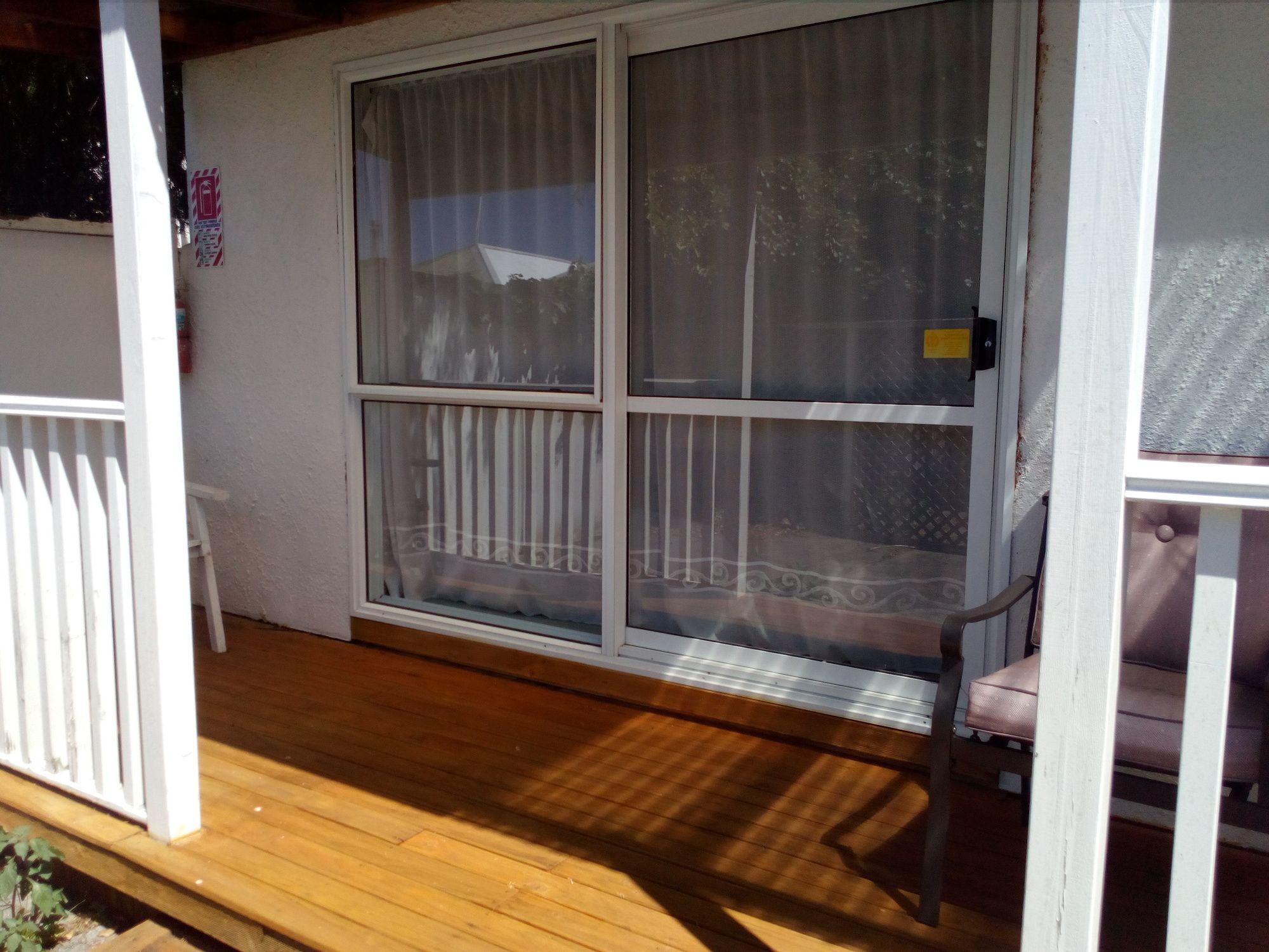 Varios Admirals Lodge Picton