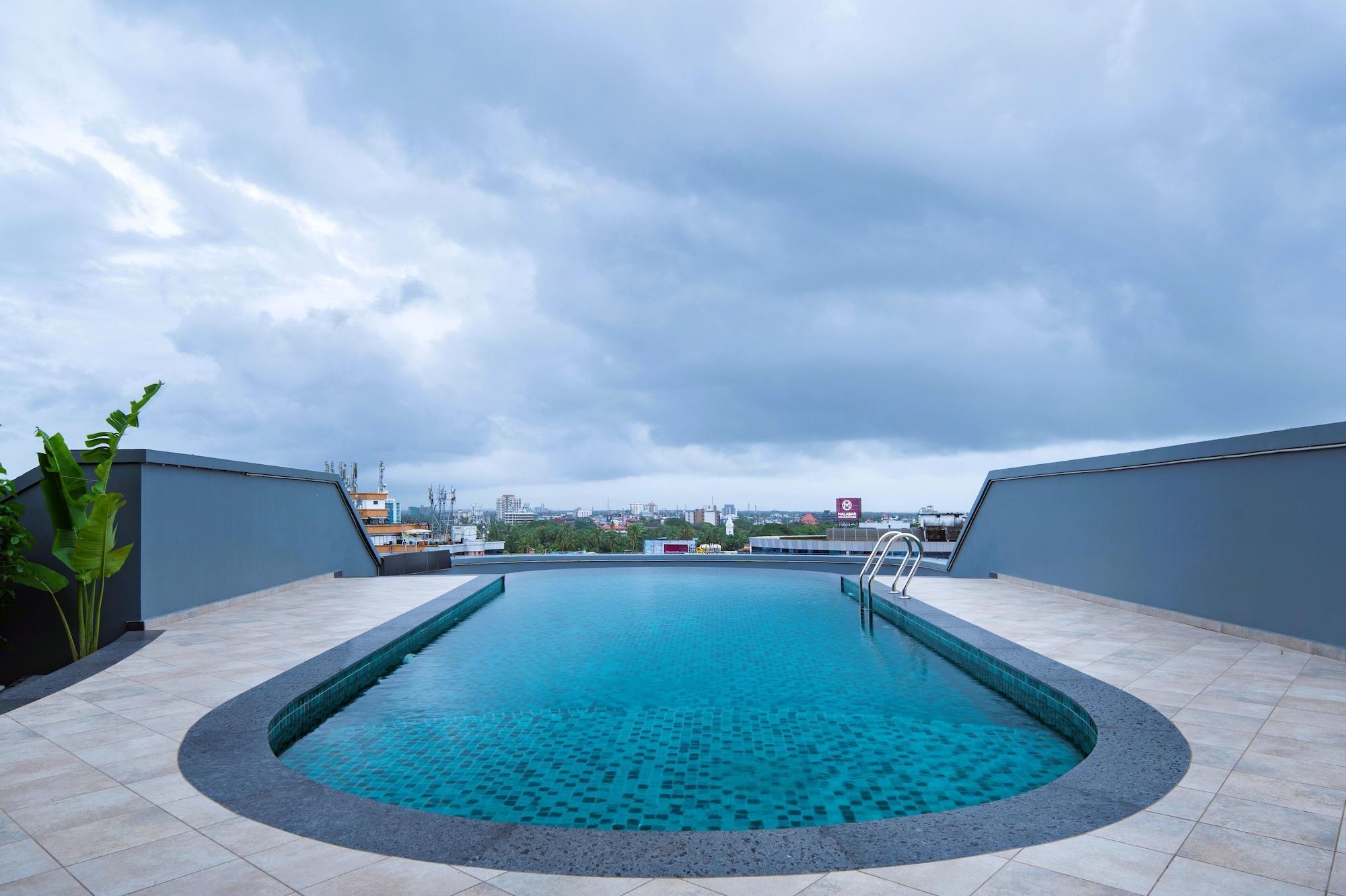 Vista Piscina Oshin Calicut