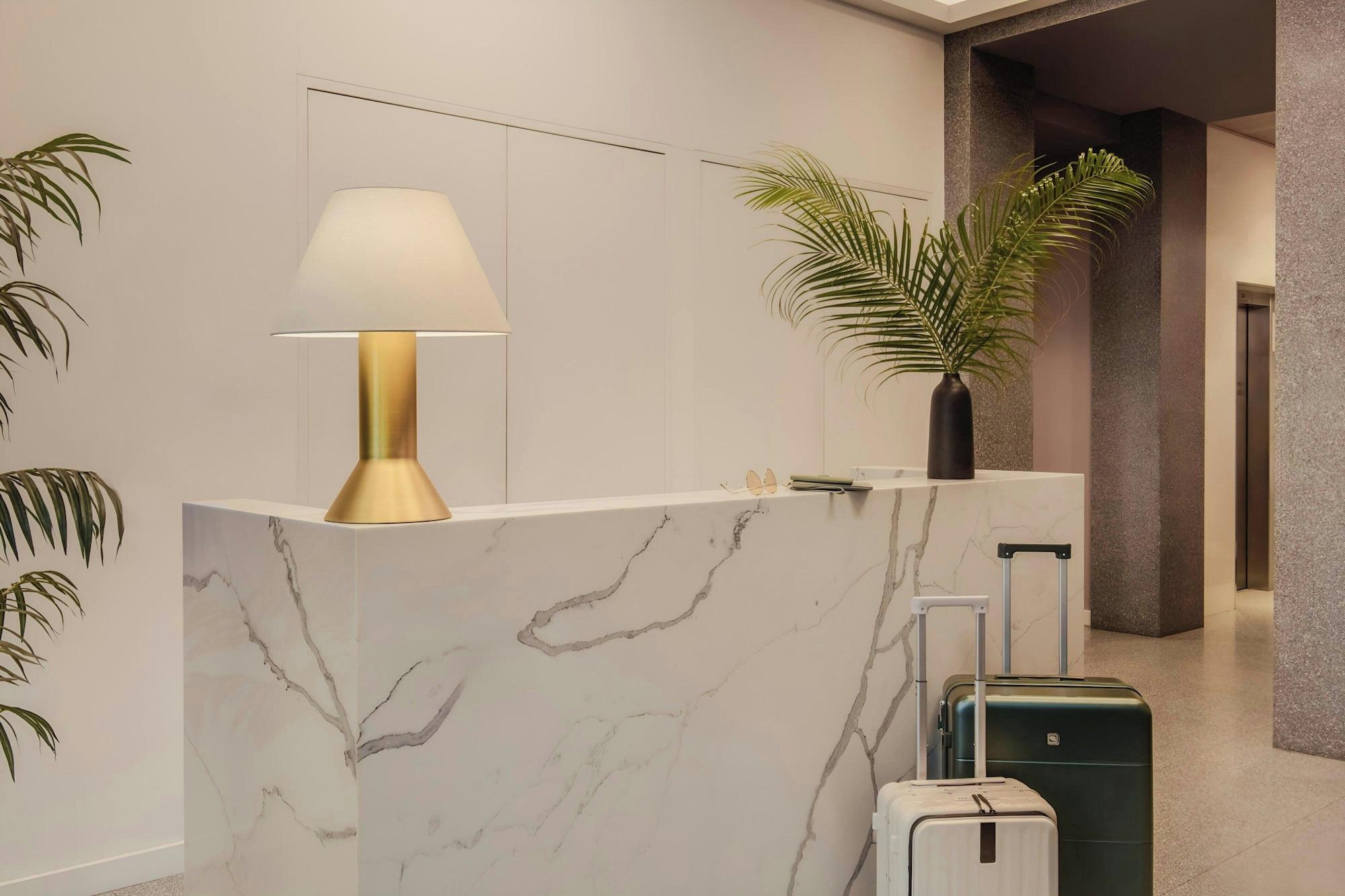 Vista Lobby Sonder by Marriott Bonvoy 17WEST Apartments