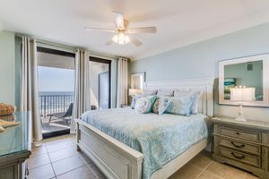 Alquiler Vacacional - HUGE Balcony! Beachfront Corner Unit /Views in all rooms, One FREE parking pass