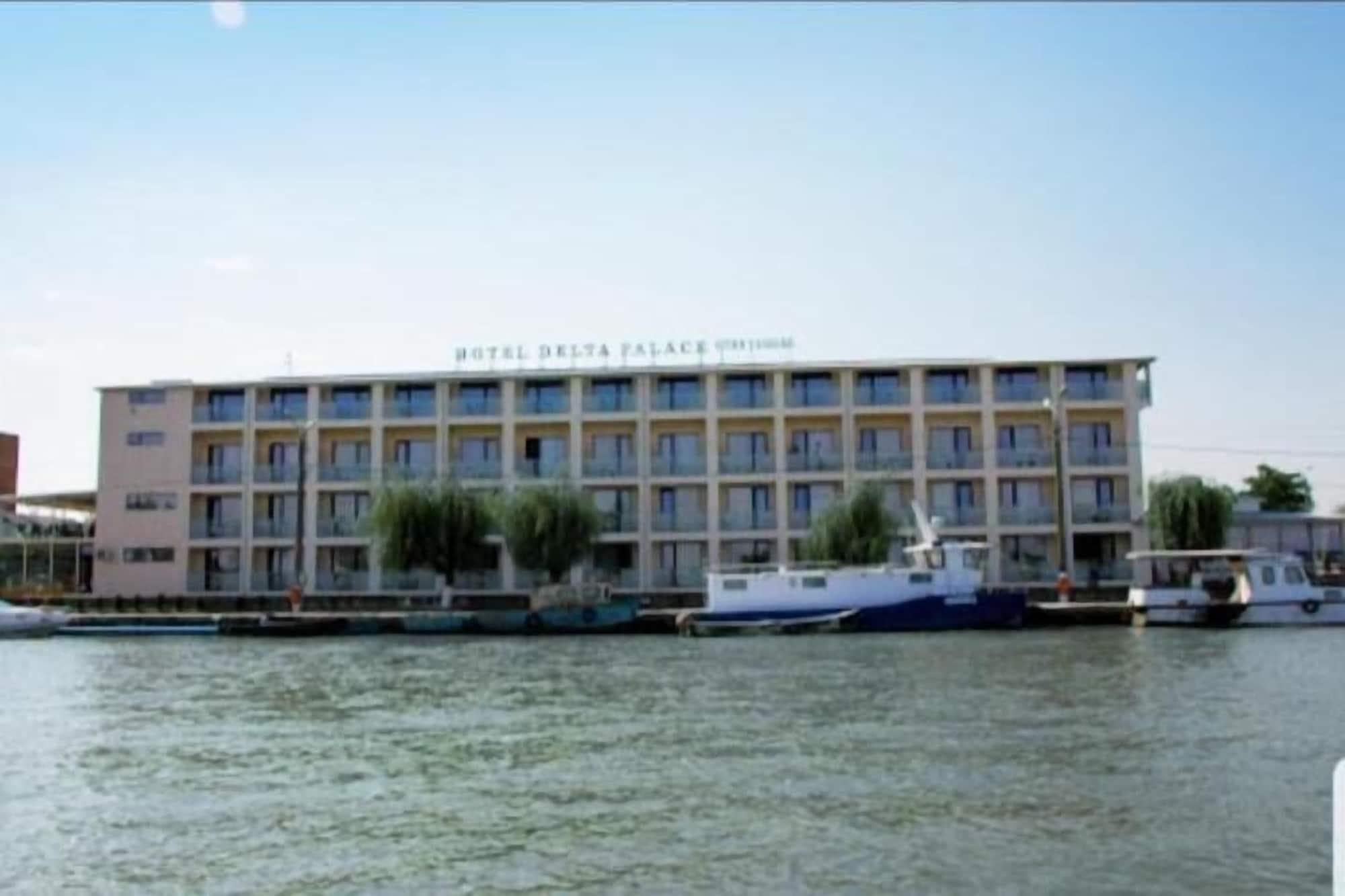 Vista Exterior Delta Palace
