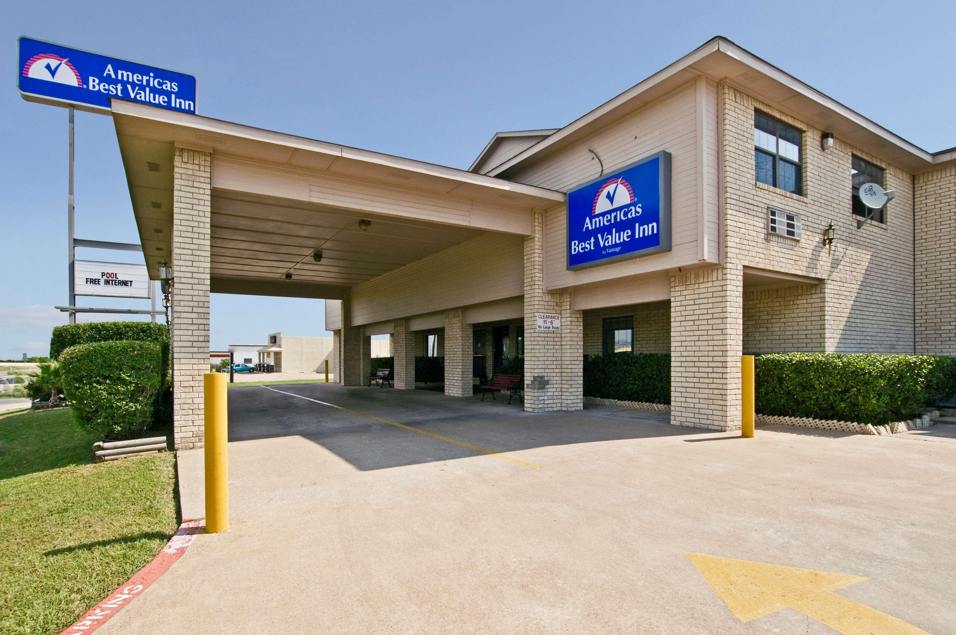 Vista Exterior Americas Best Value Inn-Midlothian/Cedar Hill