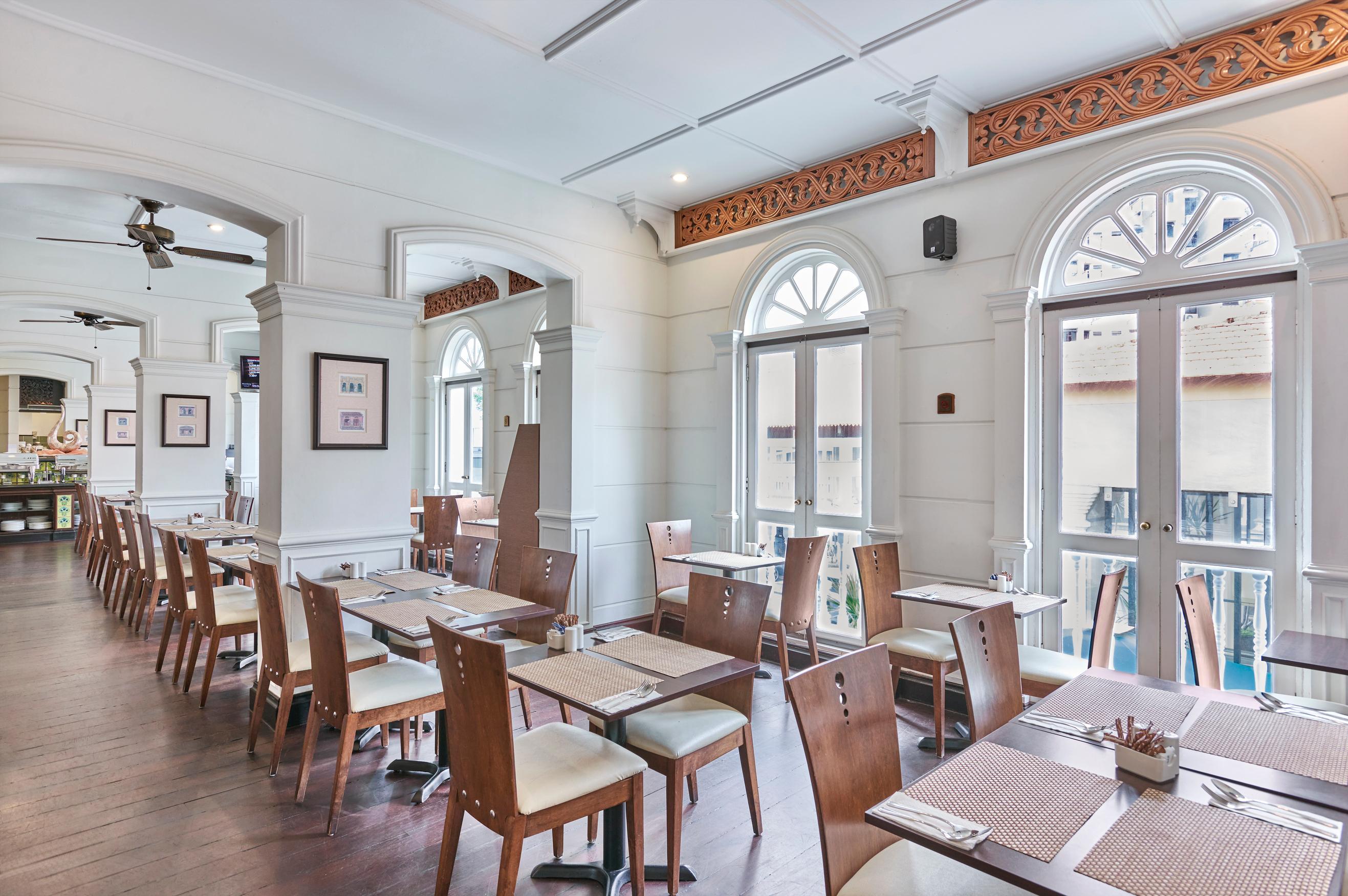 Restaurant Village Hotel Albert Court by Far East Hospitality