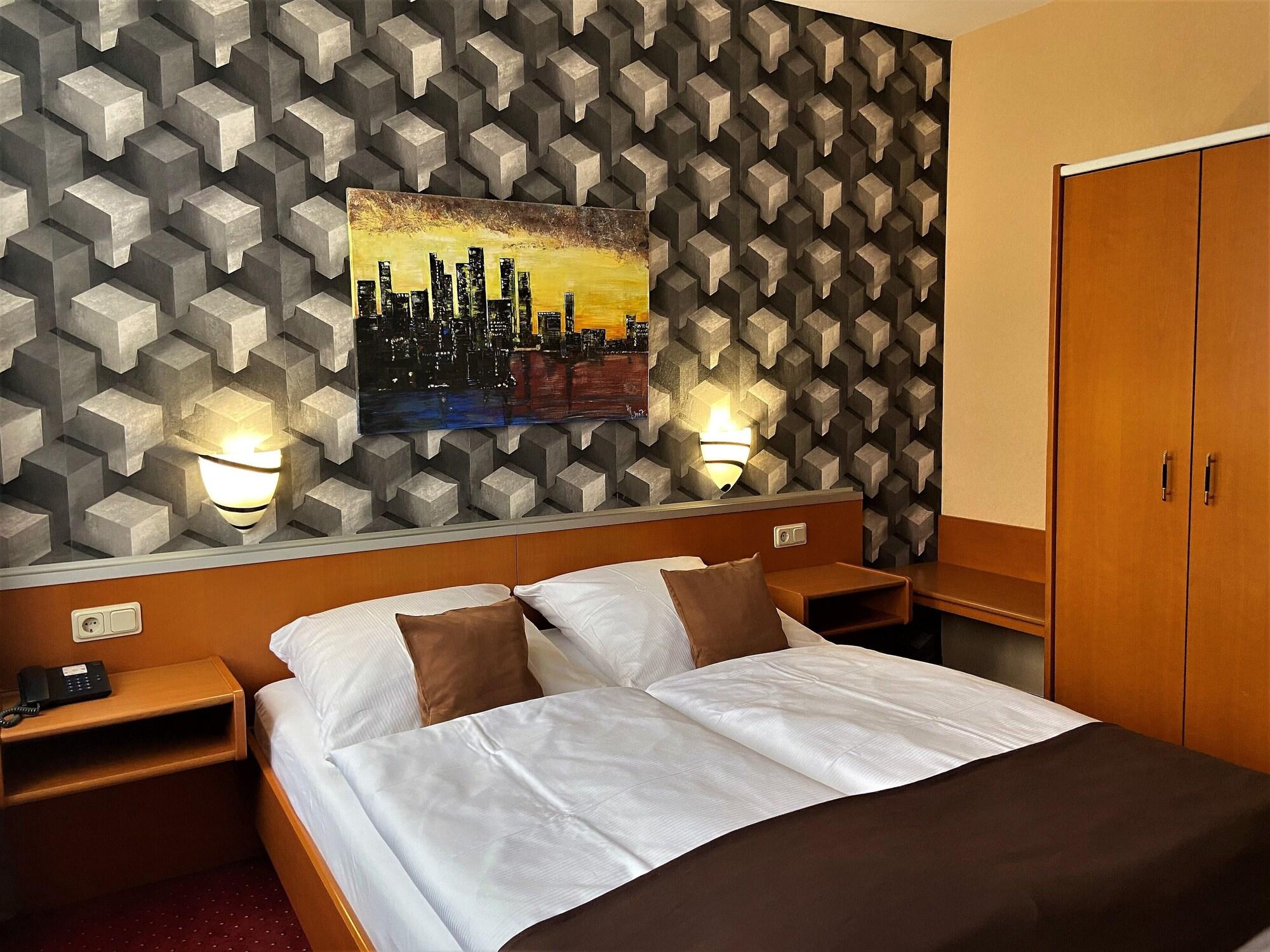 Varios Hotel Stadt Hamburg am Fluss Saarbrücken