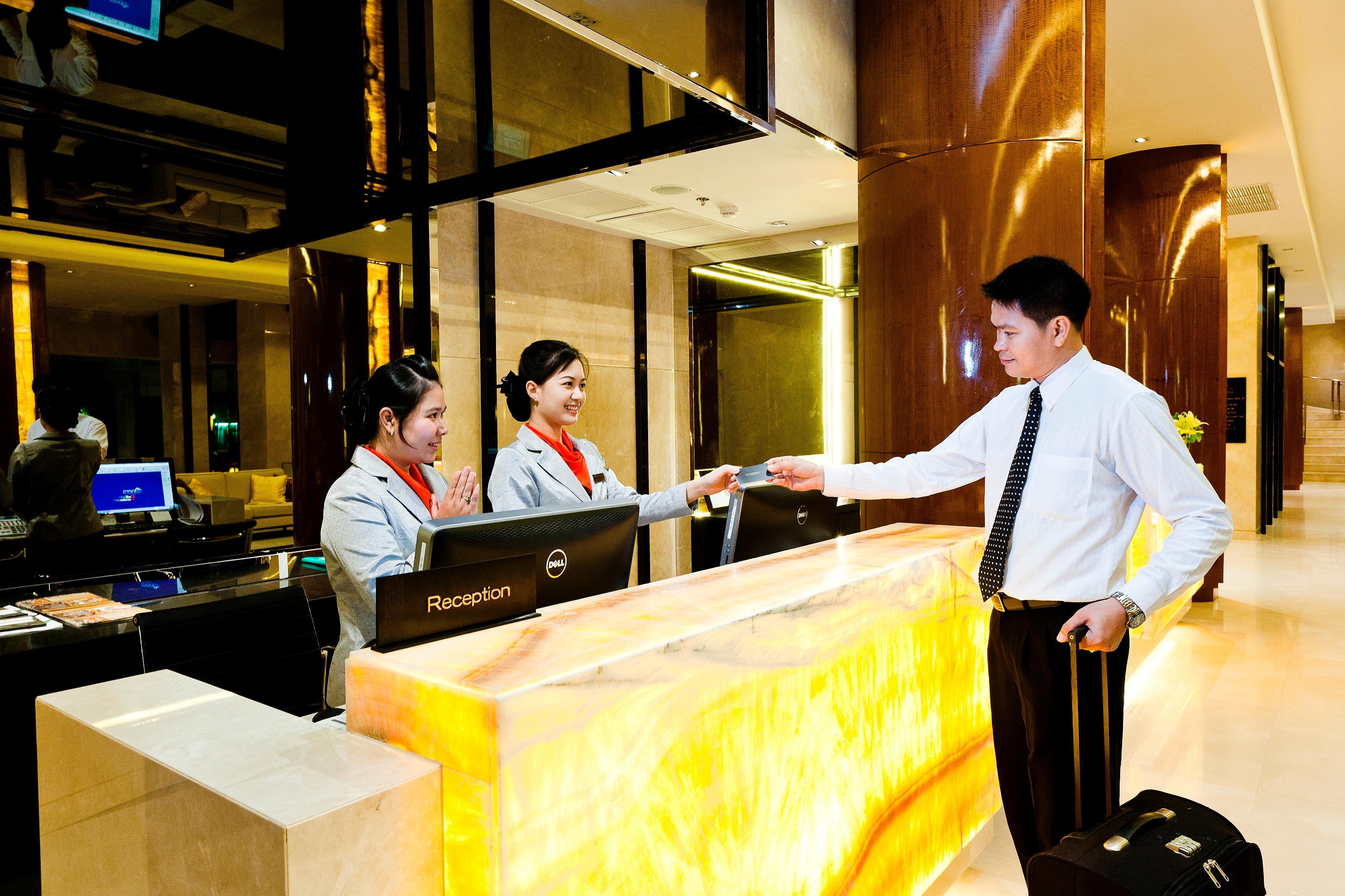 Vista Lobby Royal Princess Larn Luang