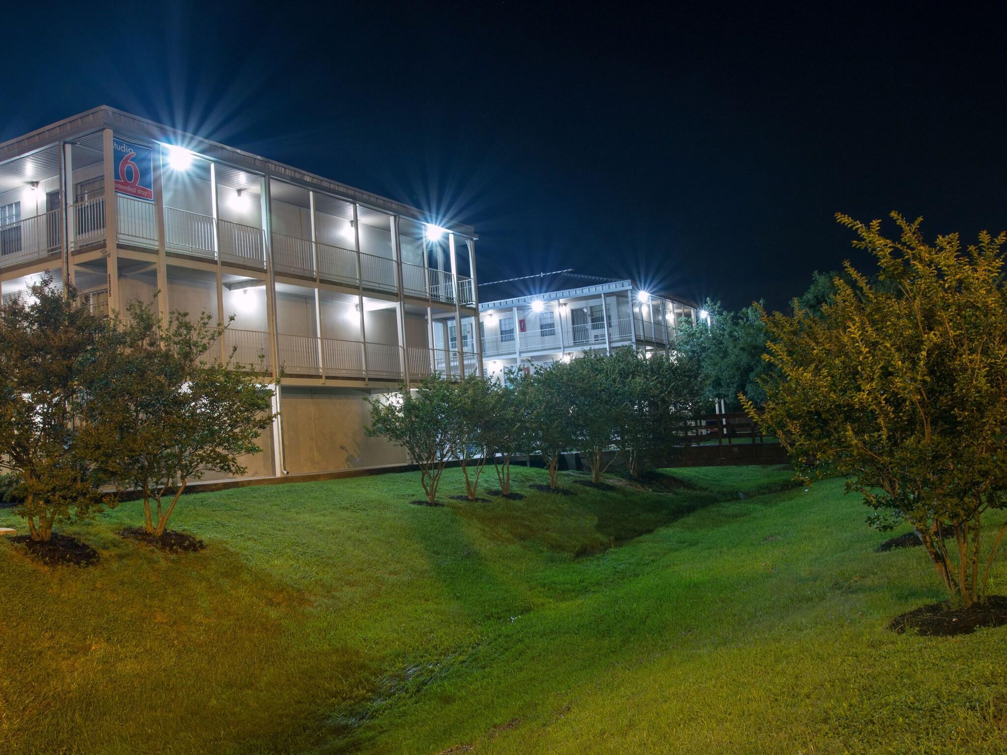 Varios Studio 6 San Antonio, TX - Lackland AFB