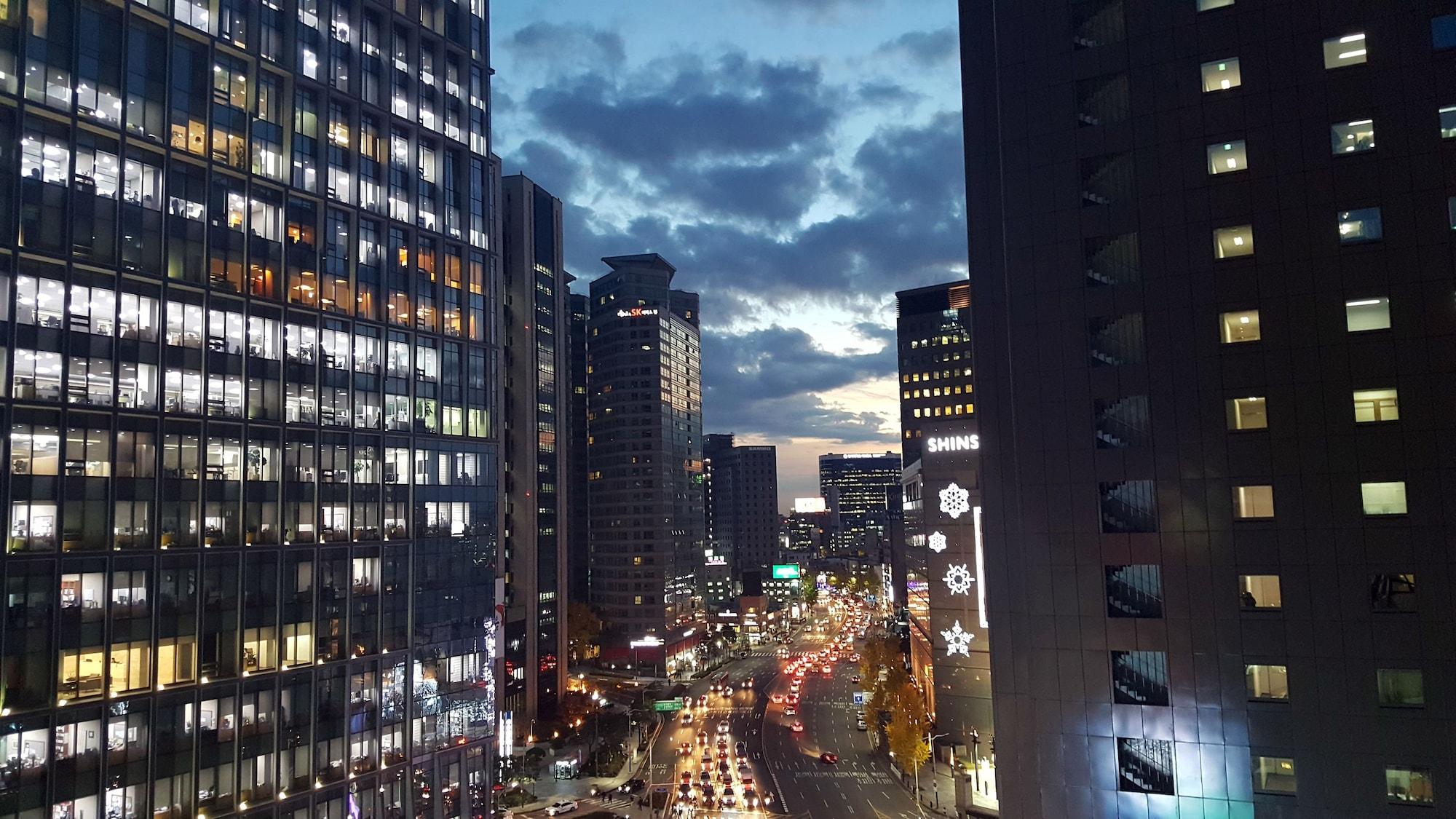 Varios 57 Myeongdong Hostel