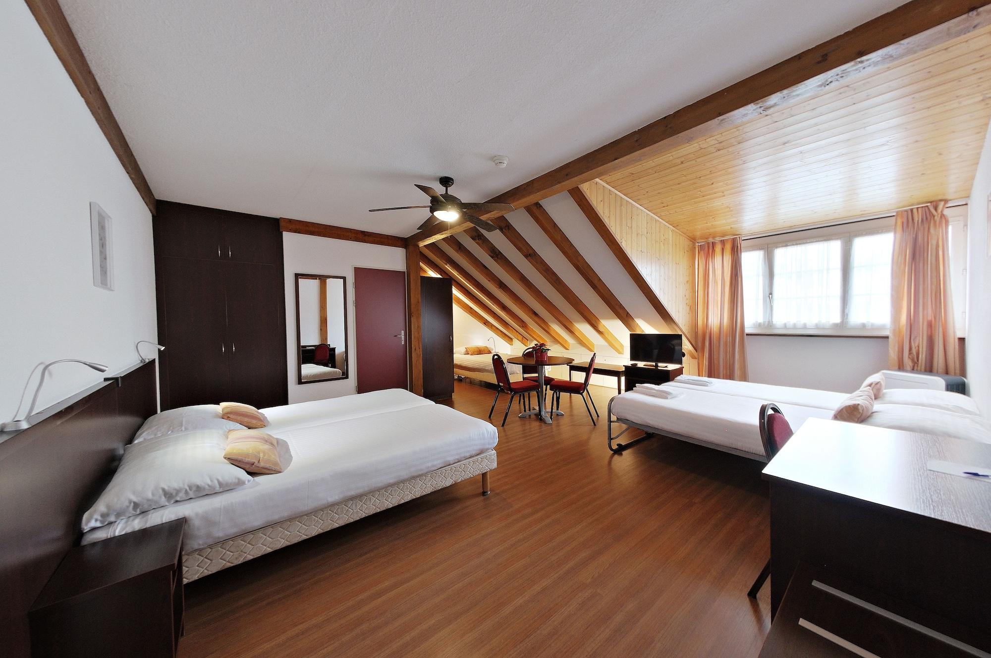 Varios Hotel Calvy