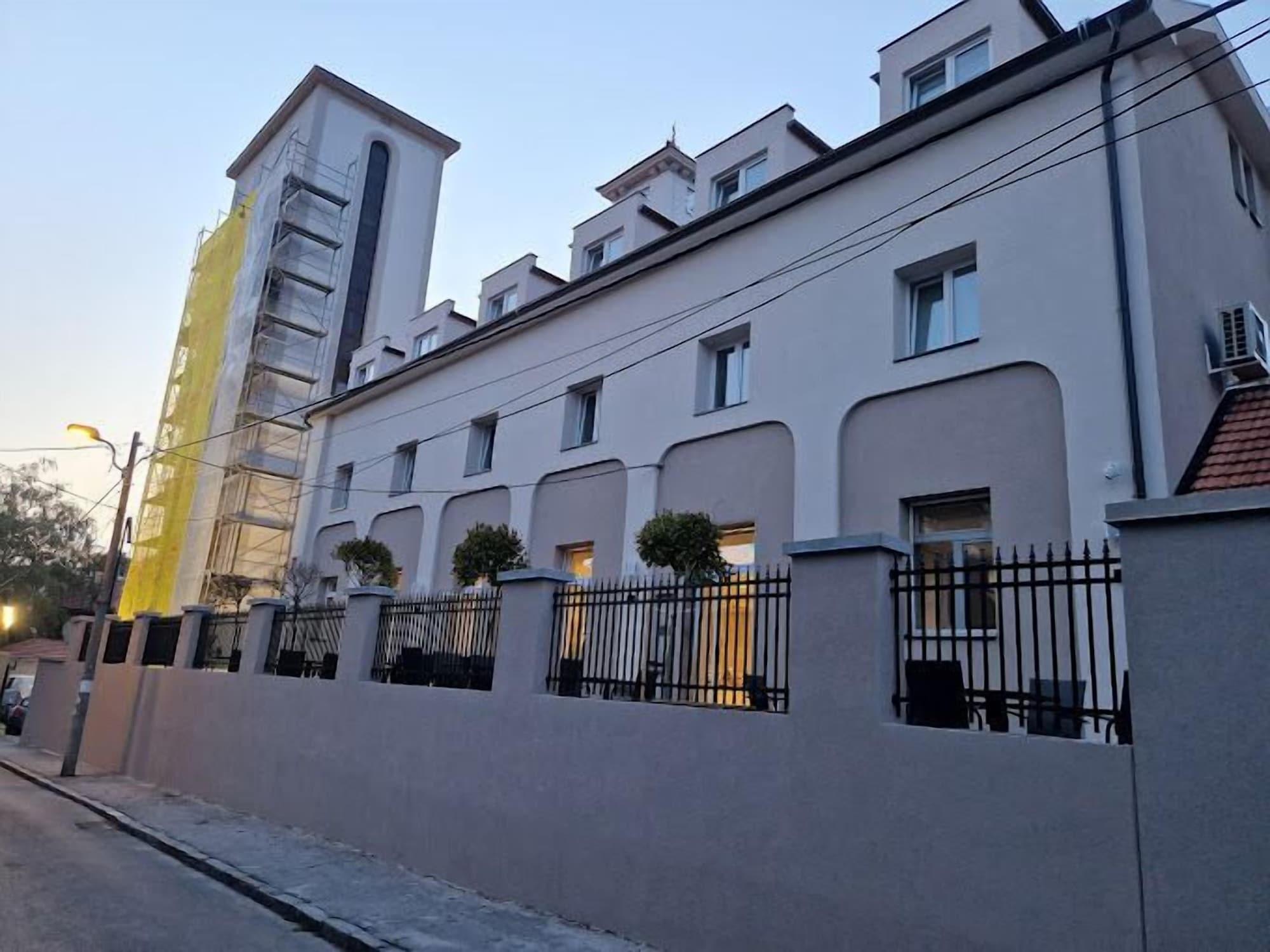 Vista Exterior Konak Stella