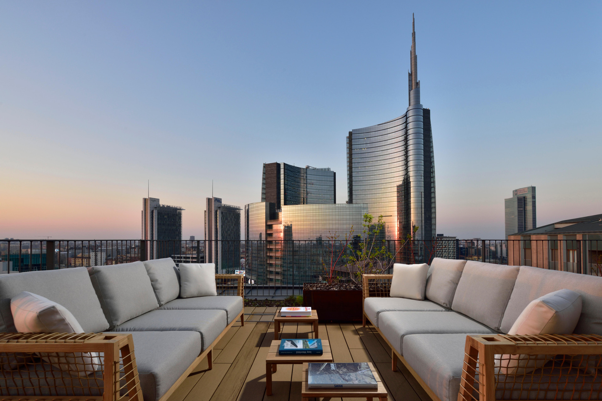 Vista Exterior Milano Verticale | UNA Esperienze