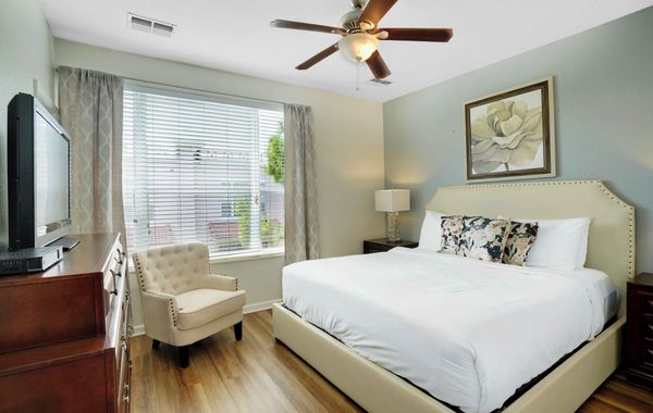 Spacious Townhome W/patio & Garage! Sleeps10 - Hoteles de lujo en Orlando, Florida