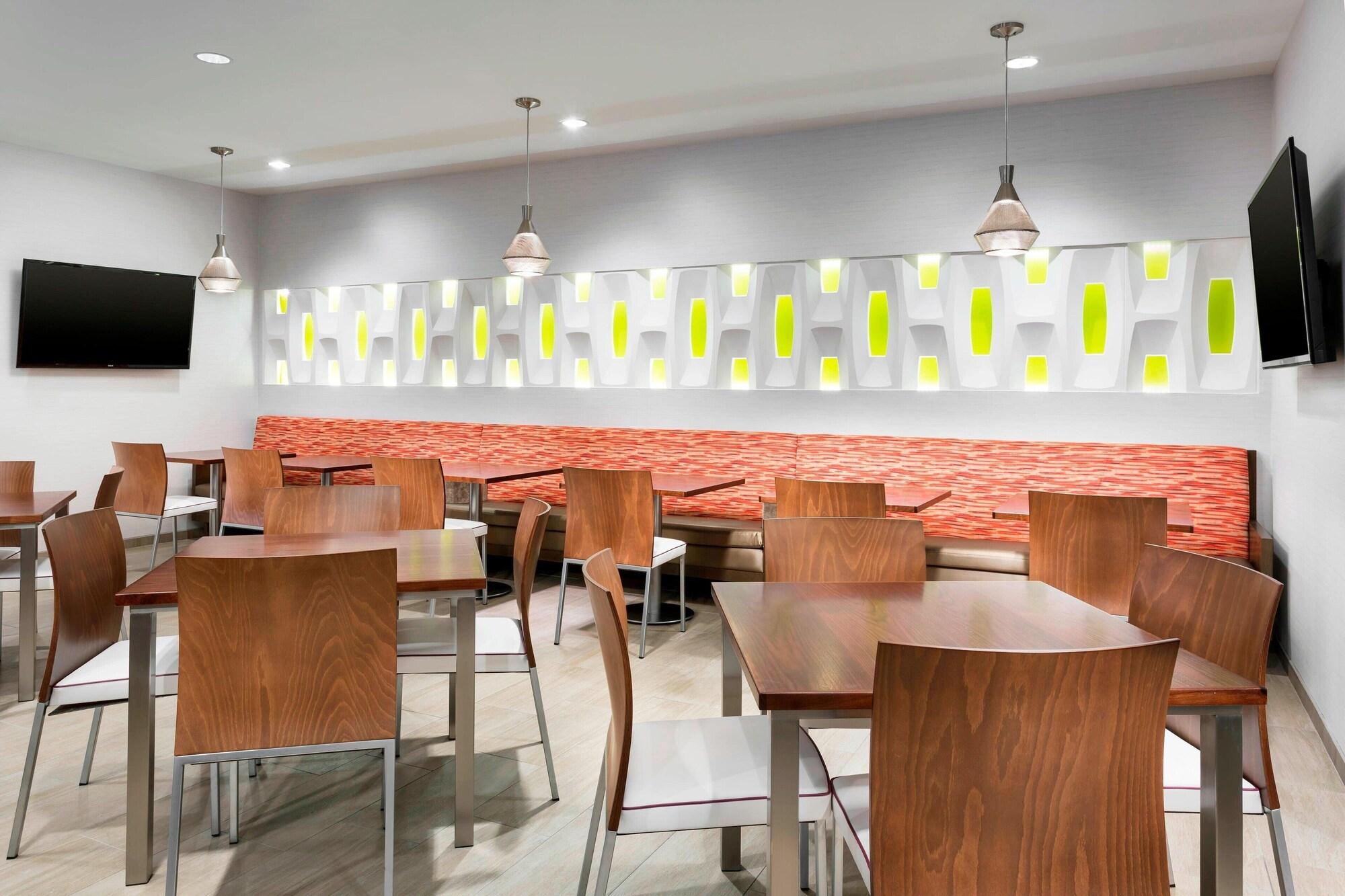 Restaurant Springhill Suites San Diego Mission Valley