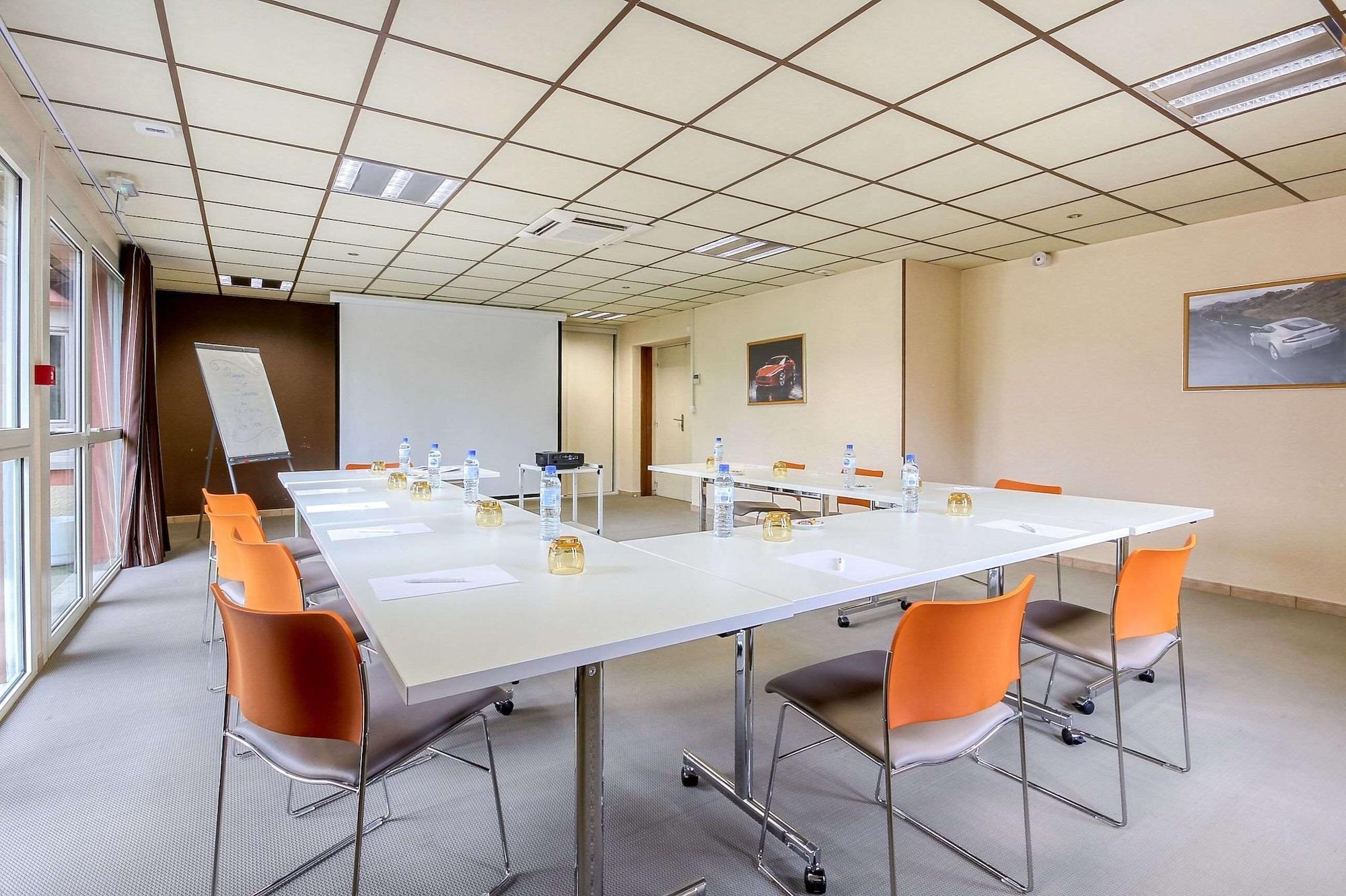 Sala de Reuniones Brit Hotel Les Evens