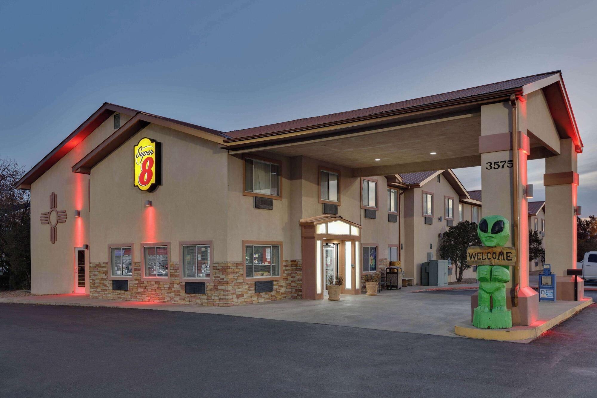 Varios Super 8 by Wyndham Roswell