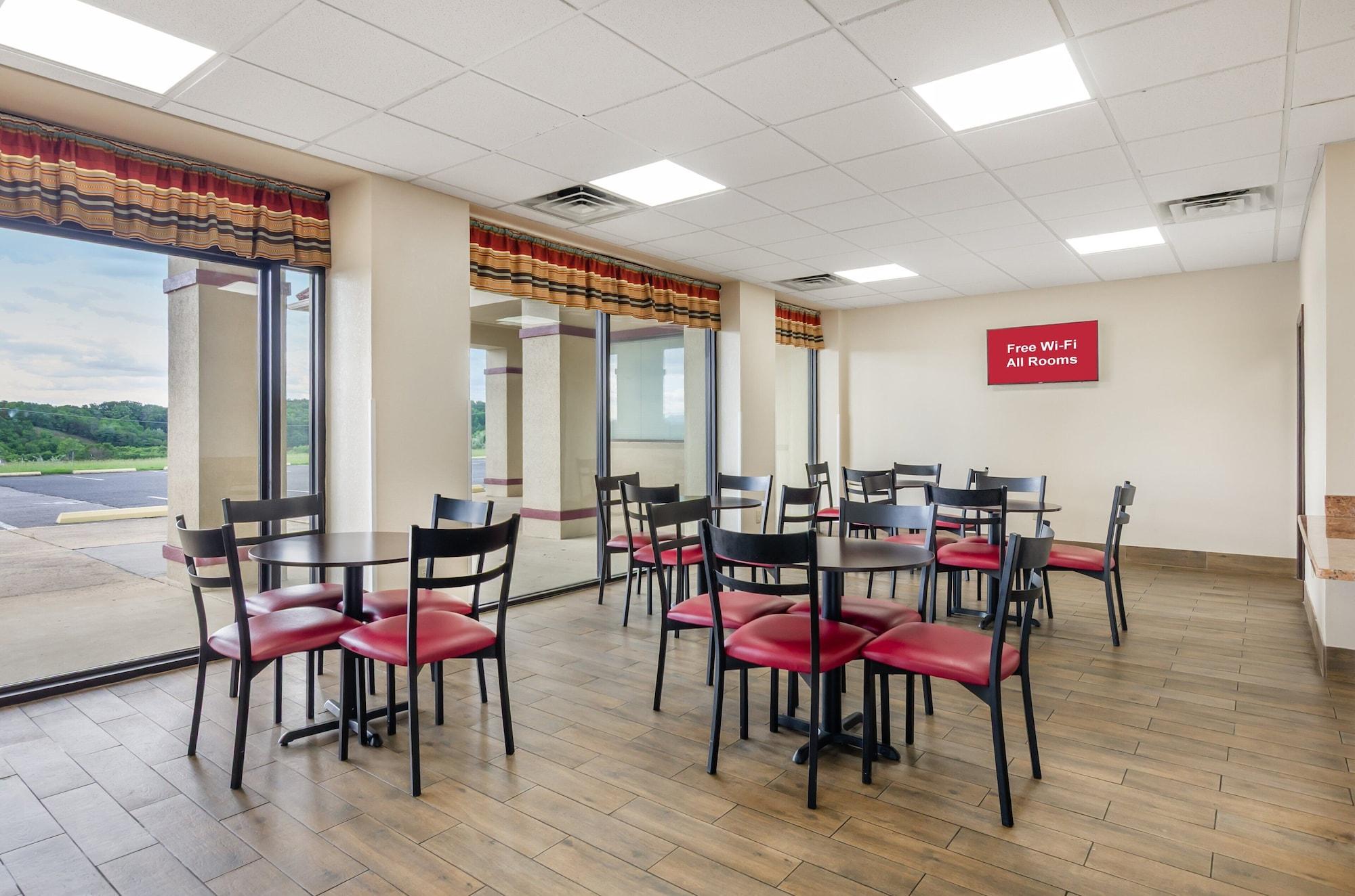 Restaurant Red Roof Inn Staunton