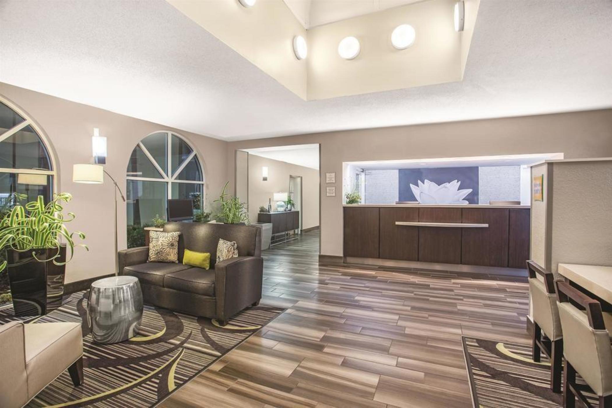 Vista Lobby La Quinta Inn & Suites by Wyndham Fort Lauderdale Tamarac