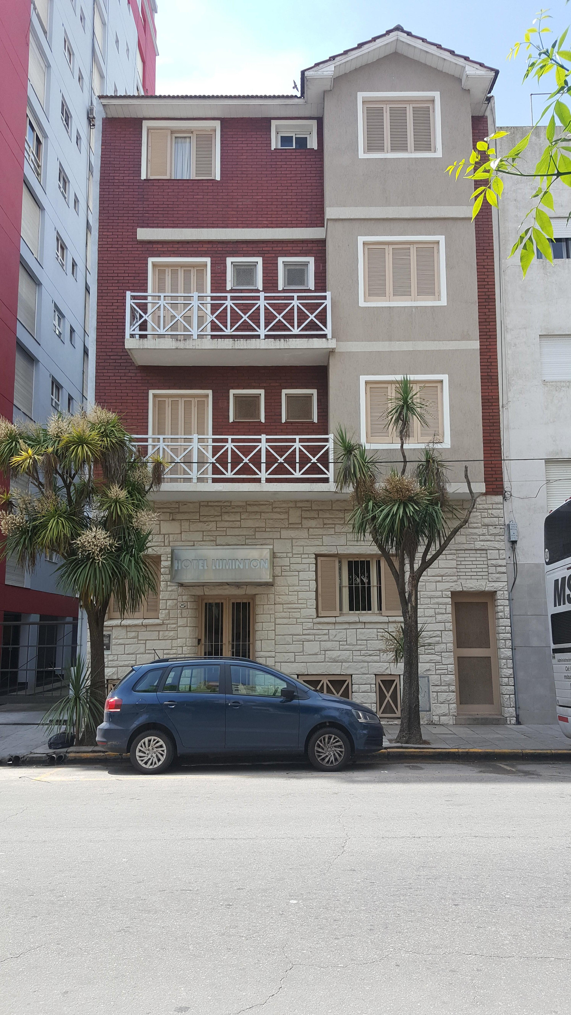 Vista Exterior Hotel Luminton
