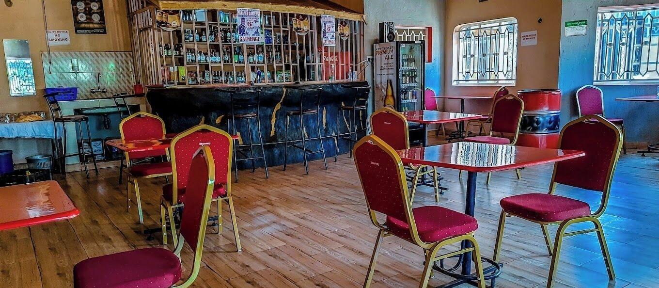 Bar/Salón Maanet Gardens Kutus