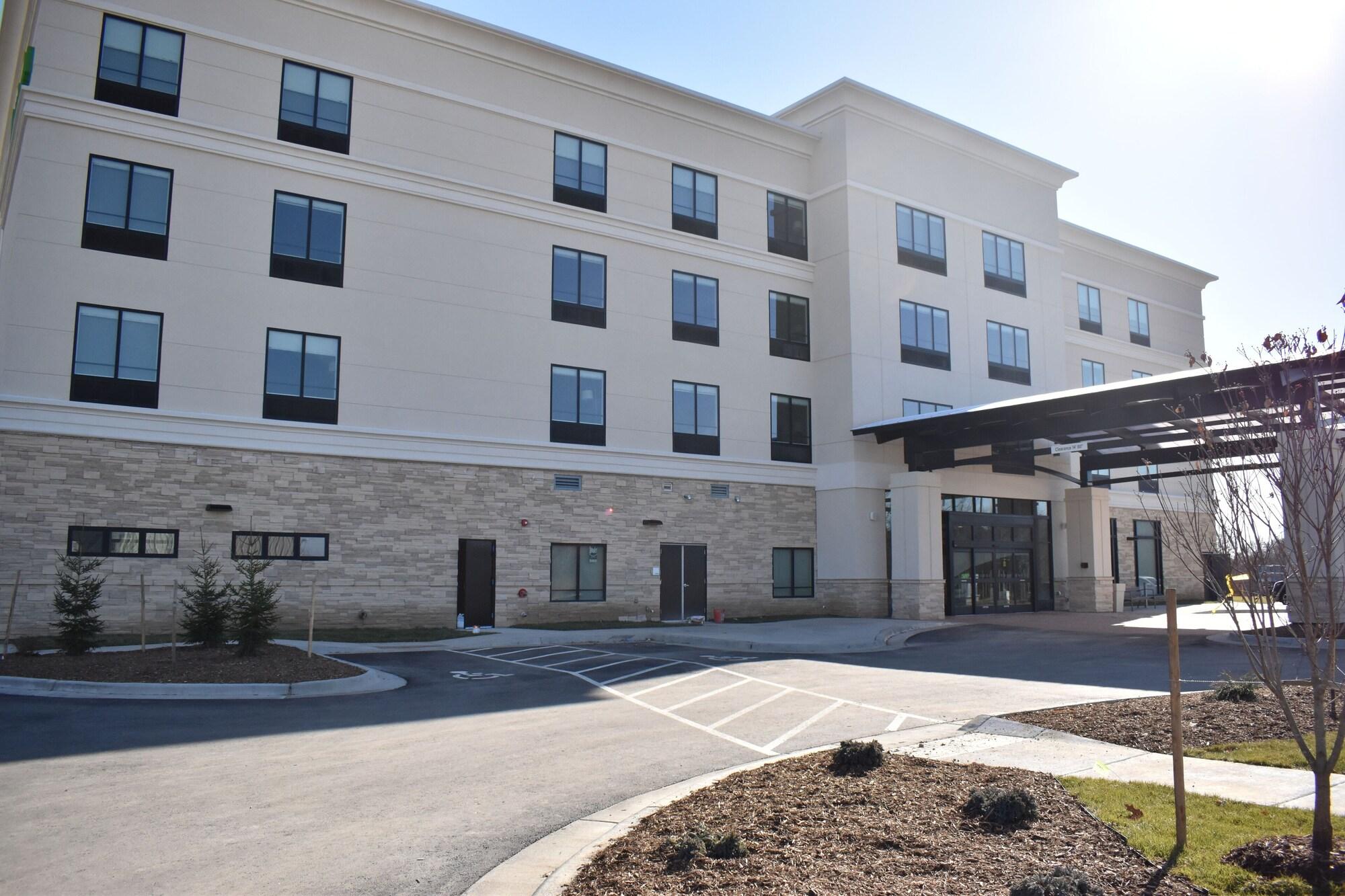 Vista Exterior Holiday Inn Kansas City - Northeast by IHG