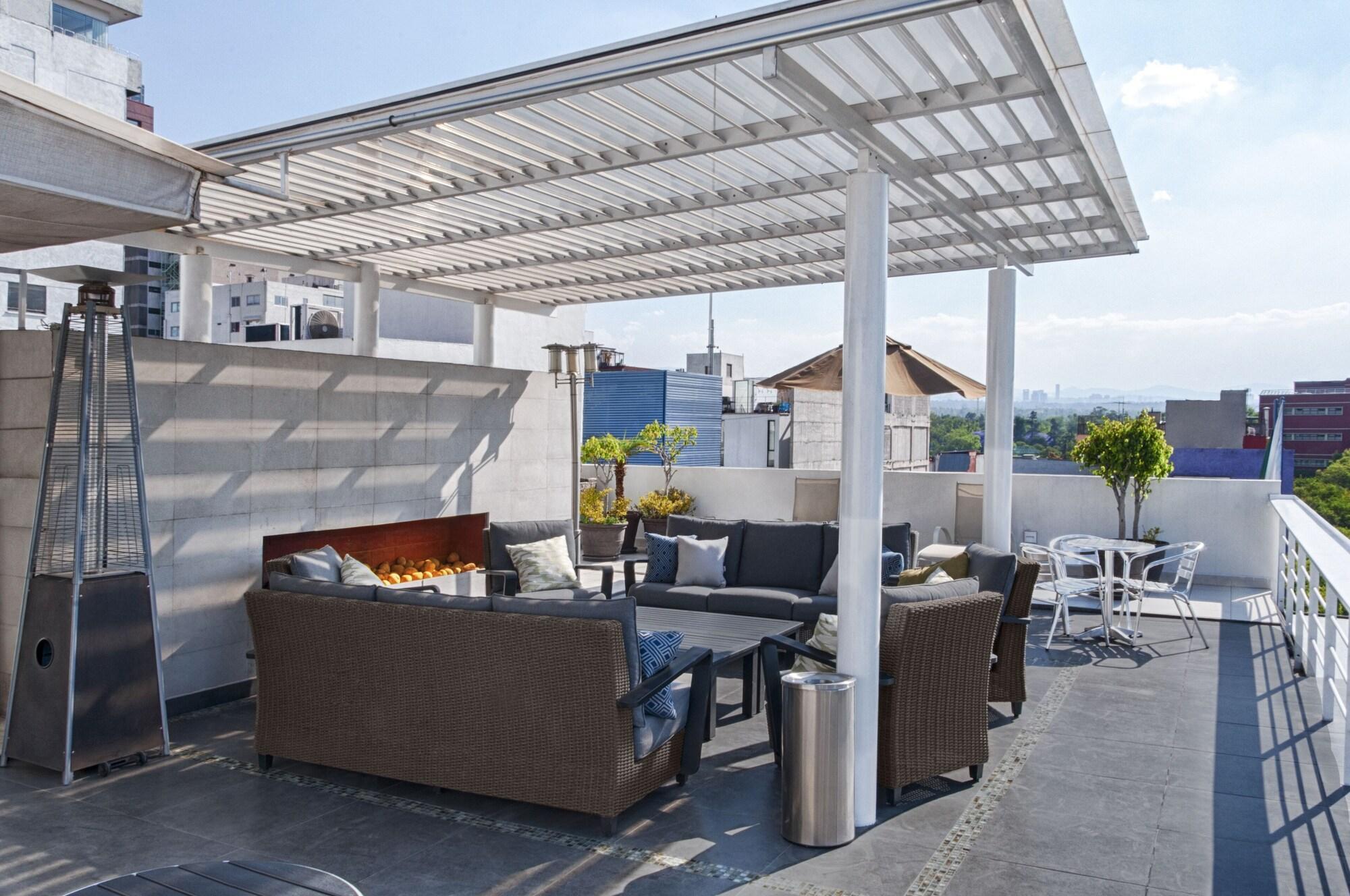 Vista Exterior Lombardo Suites