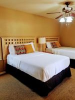 Alojamiento - CLOSE TO STRIP Very Private, GATED, Huge Open Floor Plan, WIFI, WASHER & DRYER