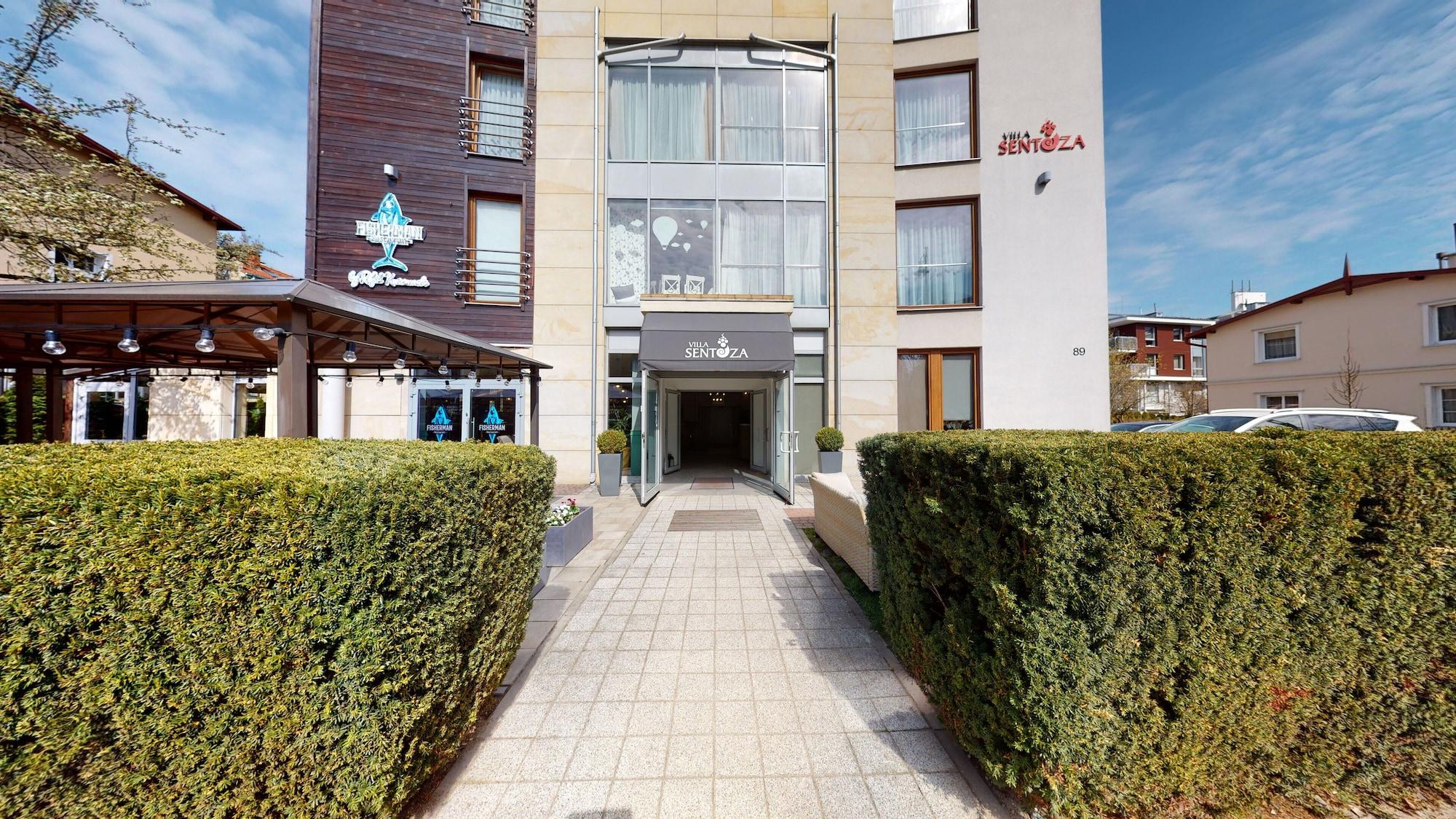Vista Exterior Villa Sentoza