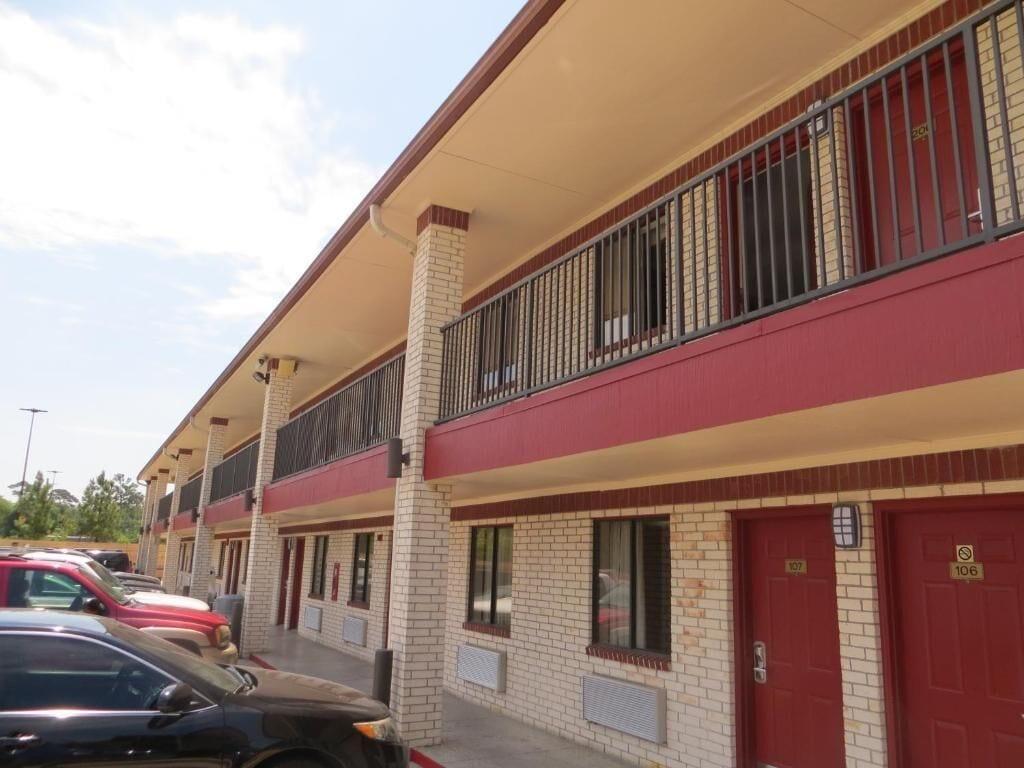 Vista Exterior Palace Inn Wayside