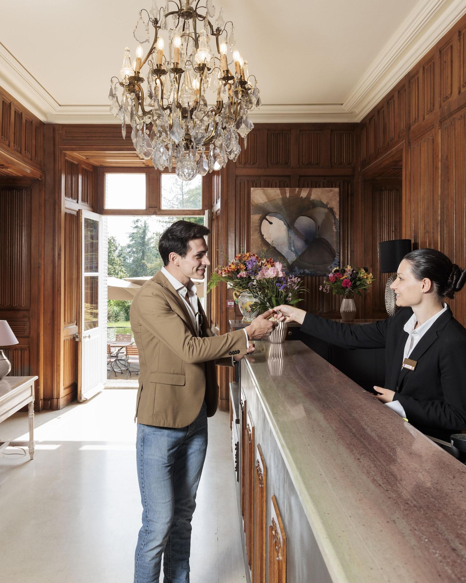 Vista Lobby Chateau Hotel le Boisniard