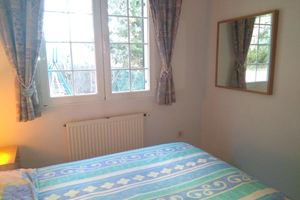 Alquiler Vacacional - Large house with garden and pool near Madrid. 10 minute walk to village centre.