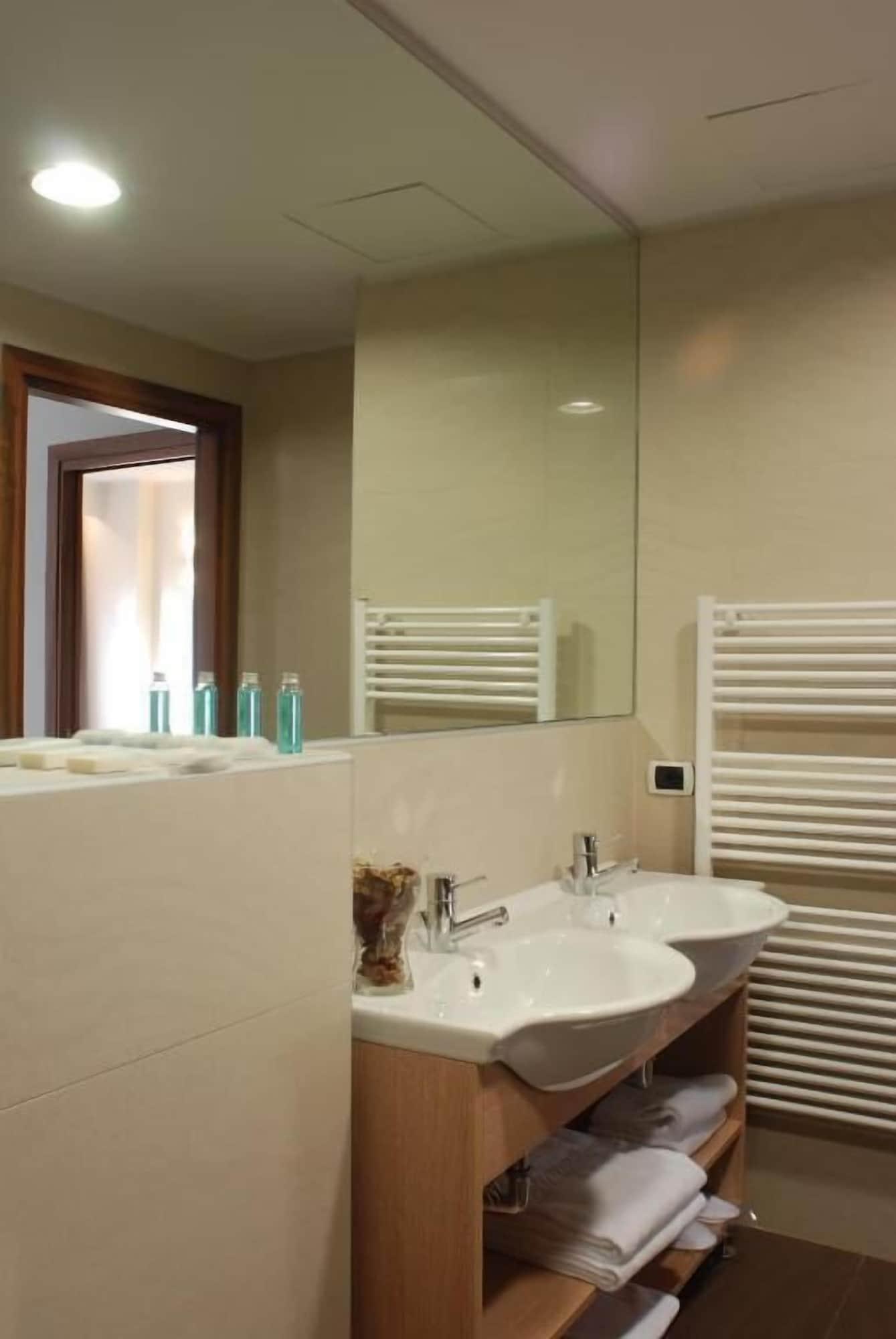 Equipamiento de Habitación HOTEL CAPITAL