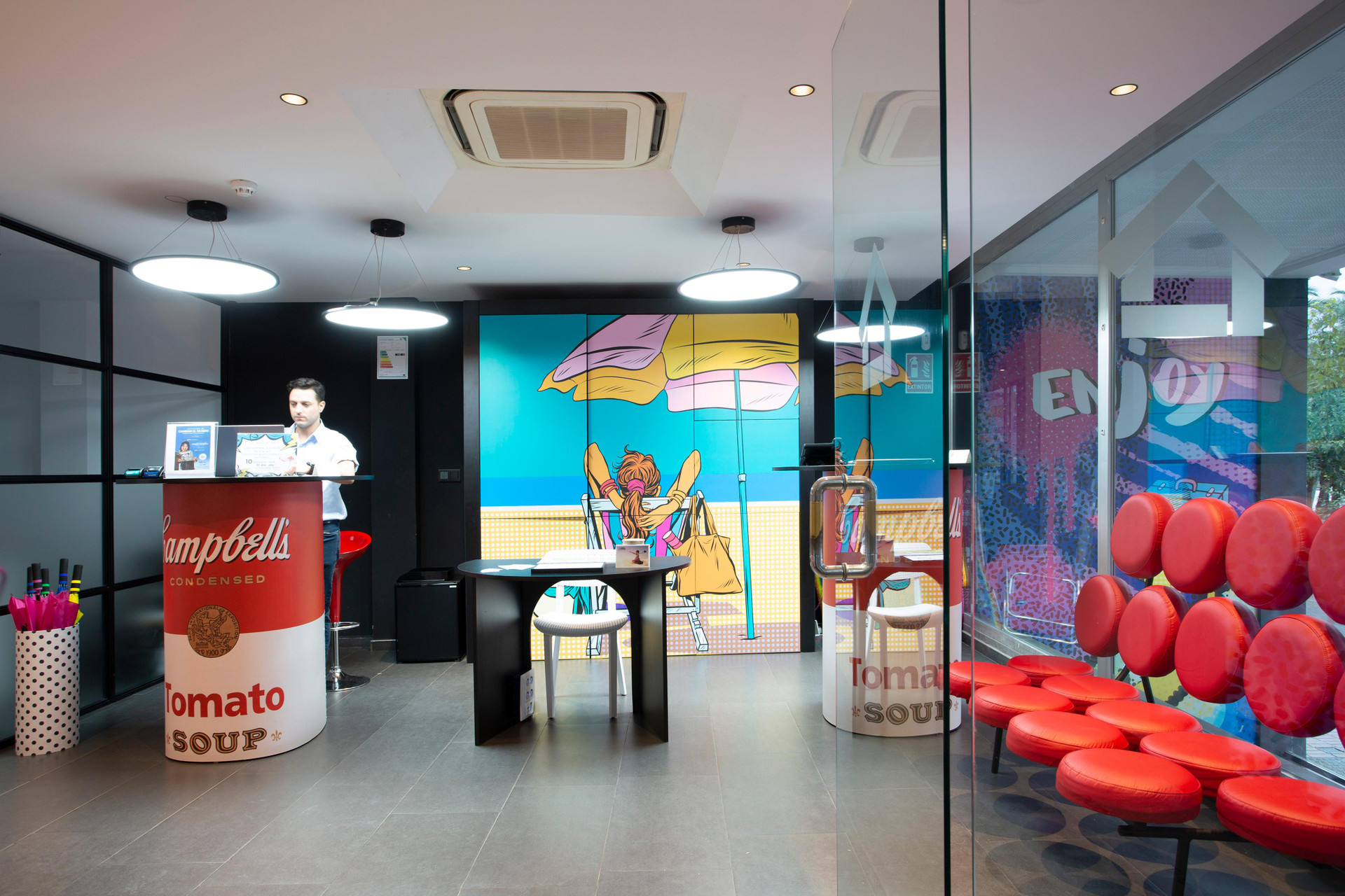 Vista Lobby Casual Pop Art Hotel
