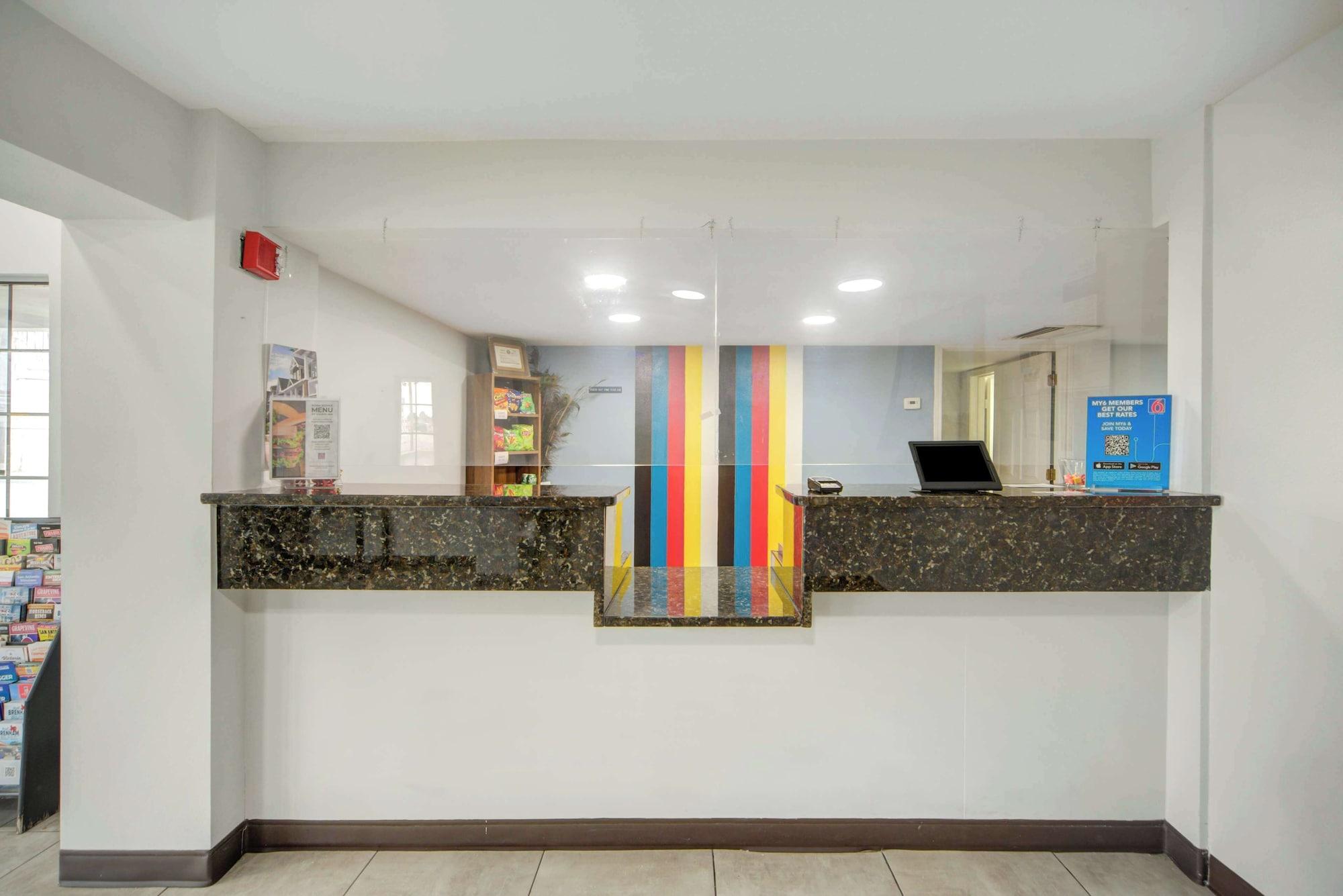 Varios Motel 6 San Antonio, TX – I-35 North Corridor