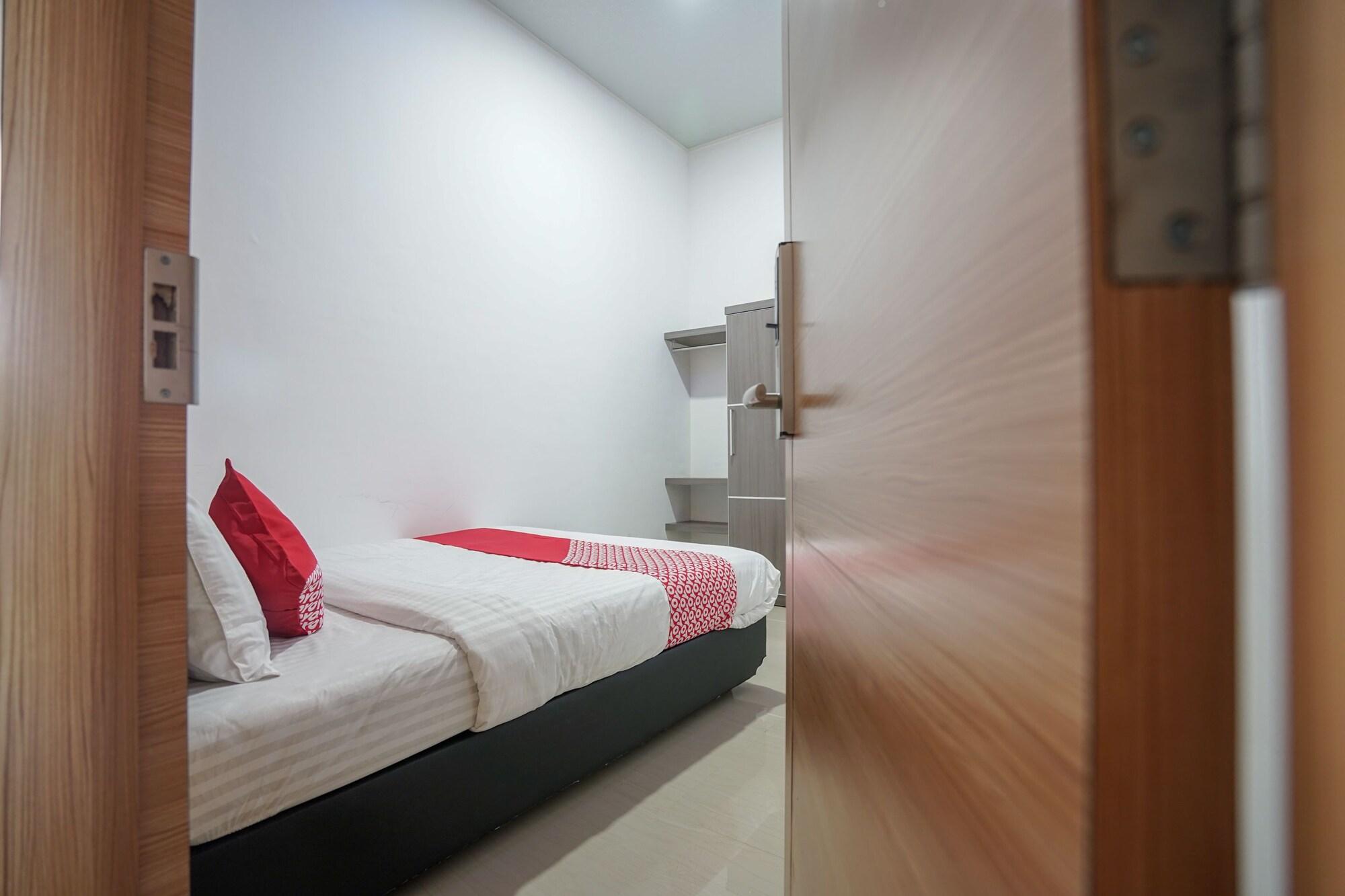 Set de Habitación OYO 945 Mega Kost 2