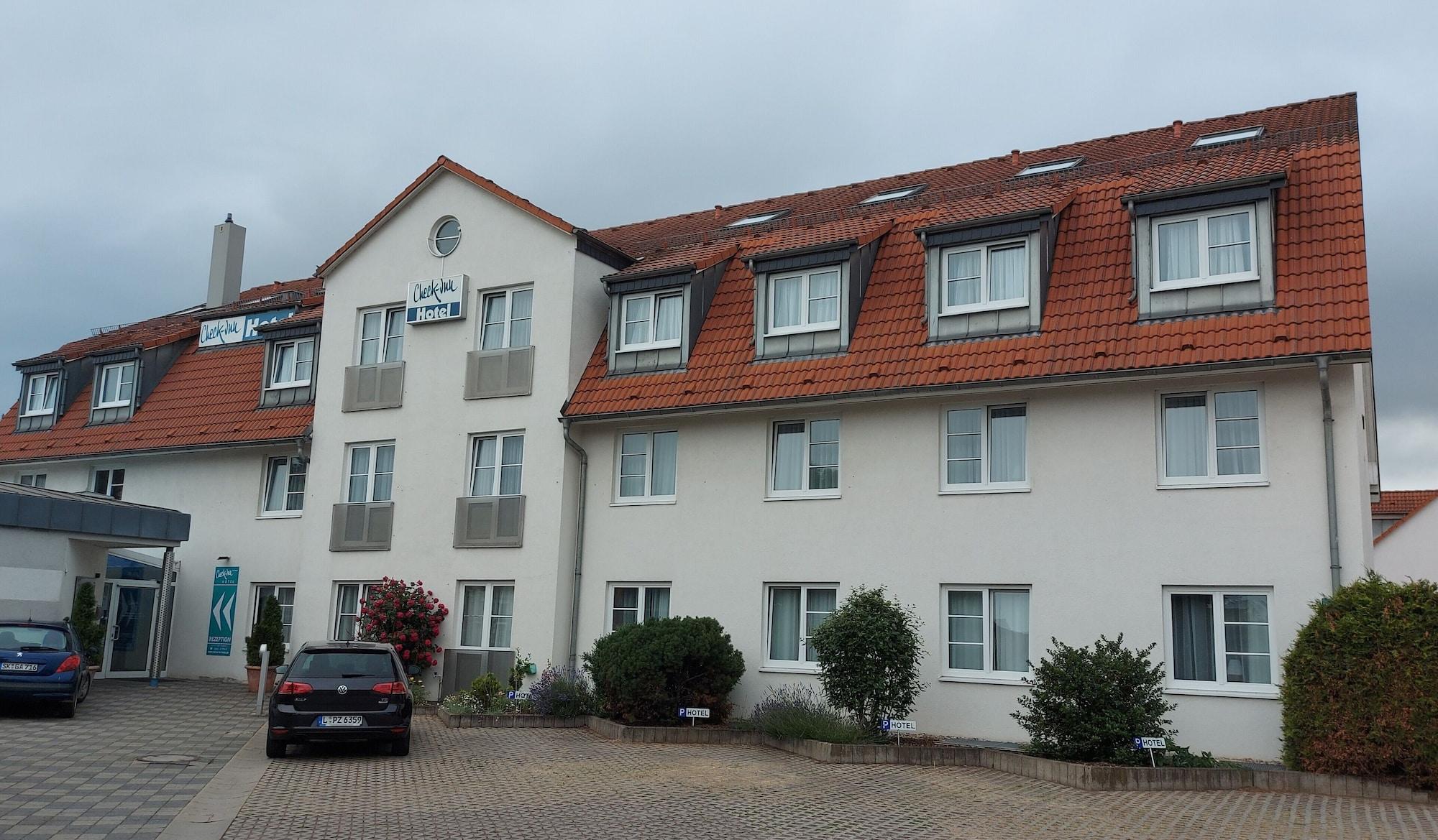 Vista Exterior Check Inn Hotel
