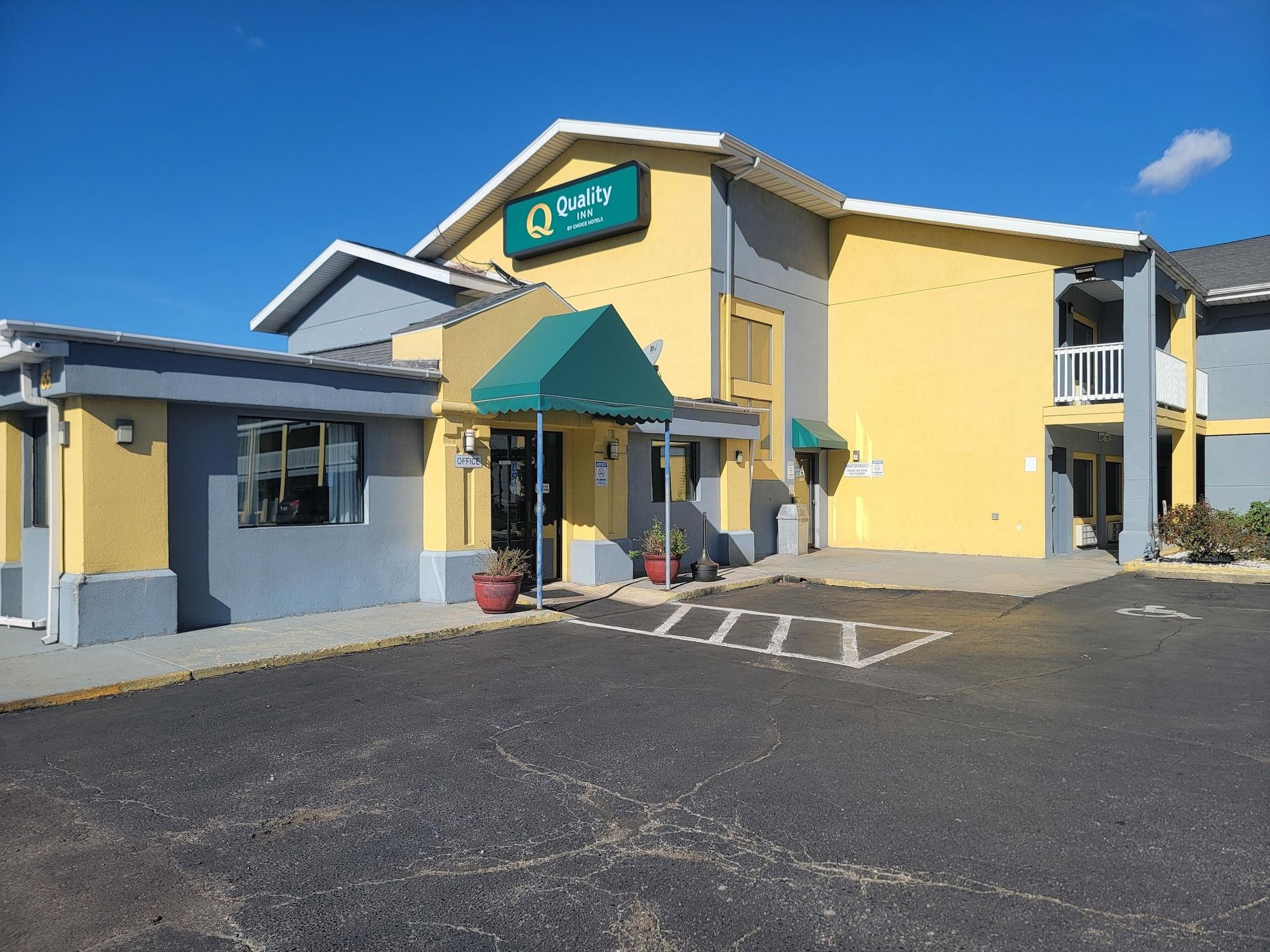 Vista Exterior Quality Inn Grand Rapids Near Dowtown