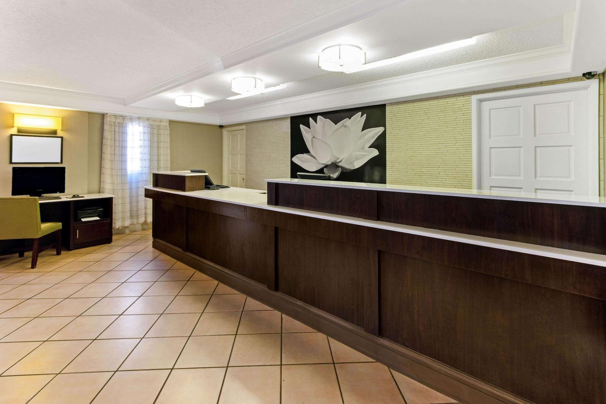Vista Lobby La Quinta Inn by Wyndham Santa Fe