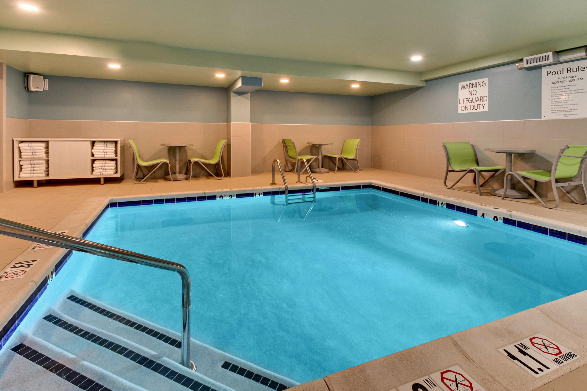 Vista Piscina Holiday Inn Express Pittston - Scranton Airport