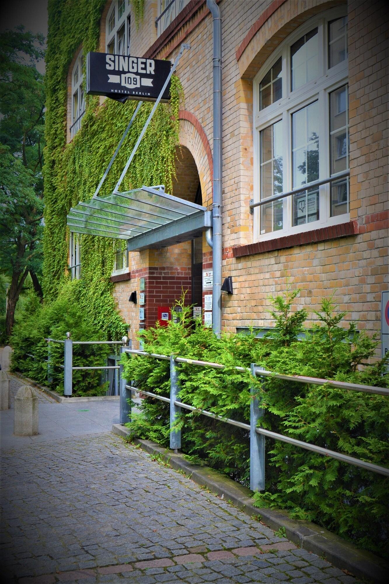 Vista Exterior Singer109 Hostel