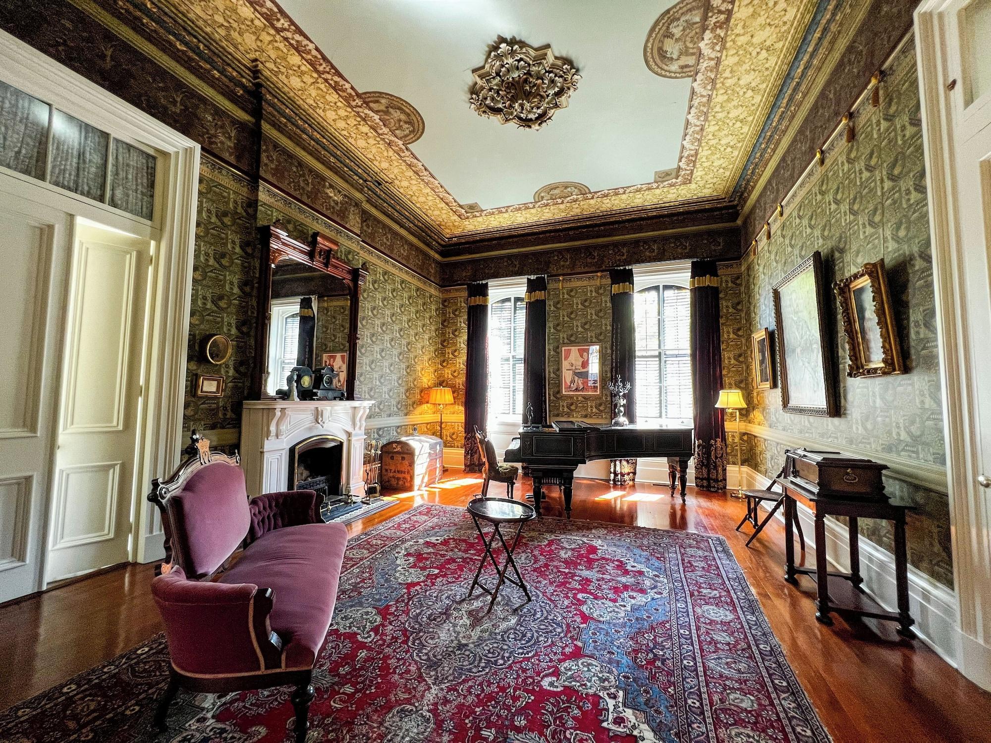 Vista Lobby The Lanaux Mansion