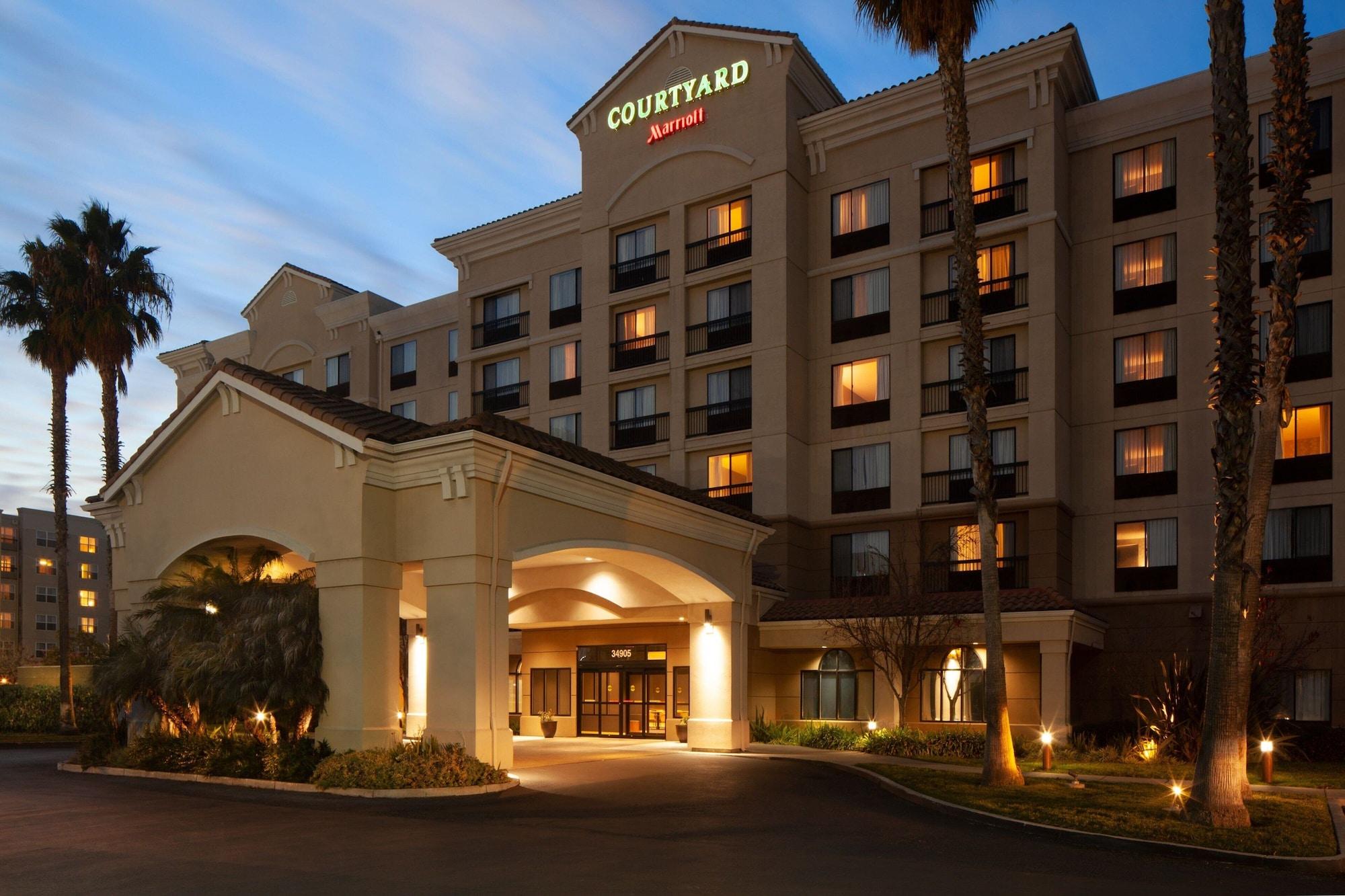 Vista Exterior Courtyard by Marriott Newark Silicon Valley