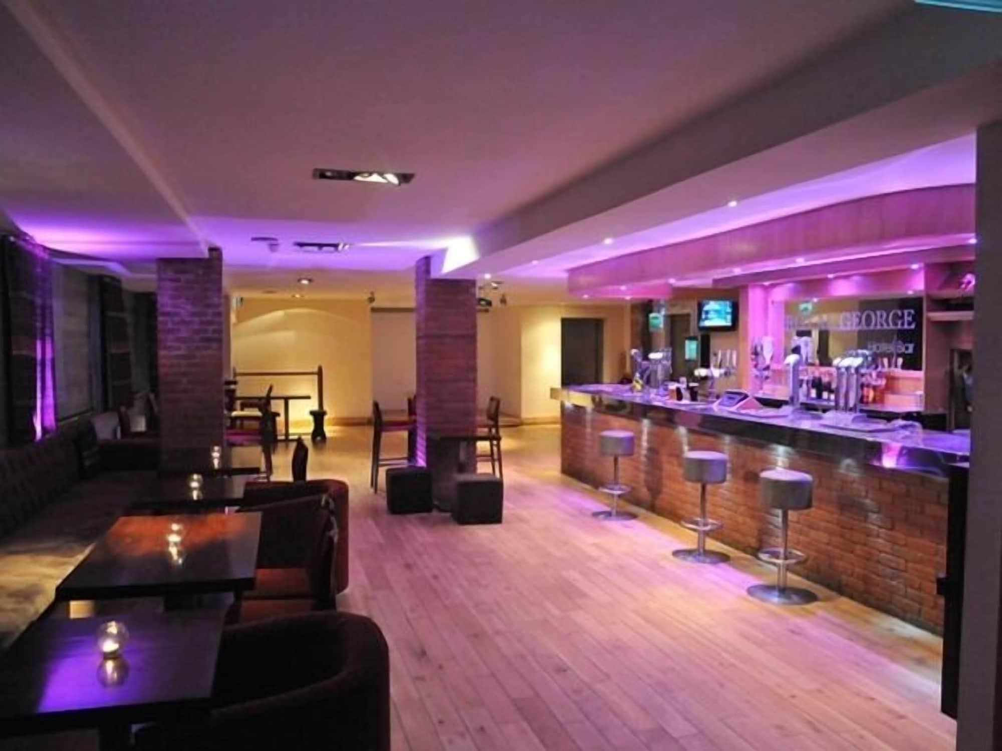 Varios The Royal George Hotel