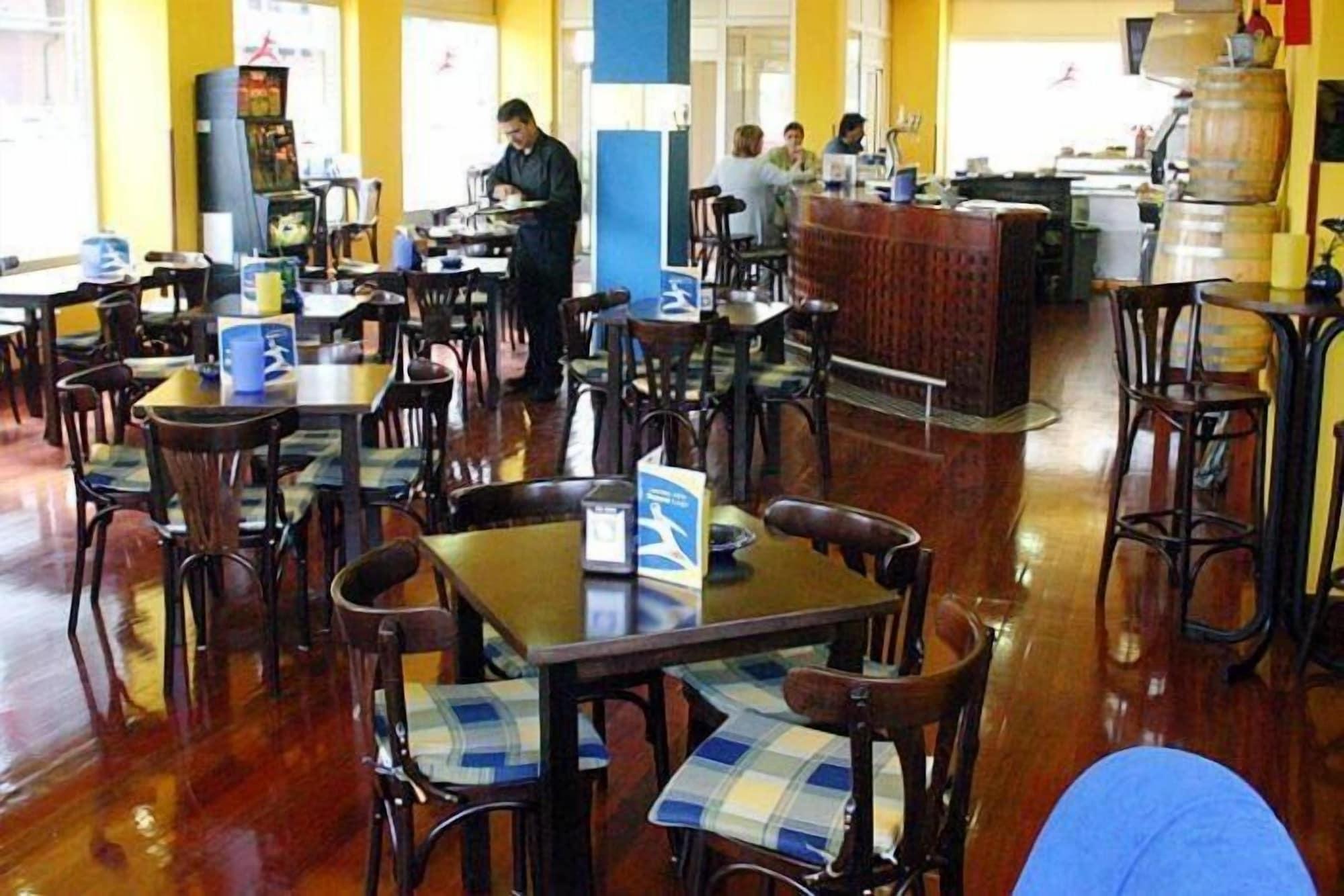 Bar/Salón Hotel Bezana Lago