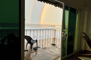 Alquiler Vacacional - Absolute Ocean Front Studio Loft.  In the heart of Surf City