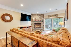 Alquiler Vacacional - Relaxing Lincoln Condo w/ Fireplace & Shuttle